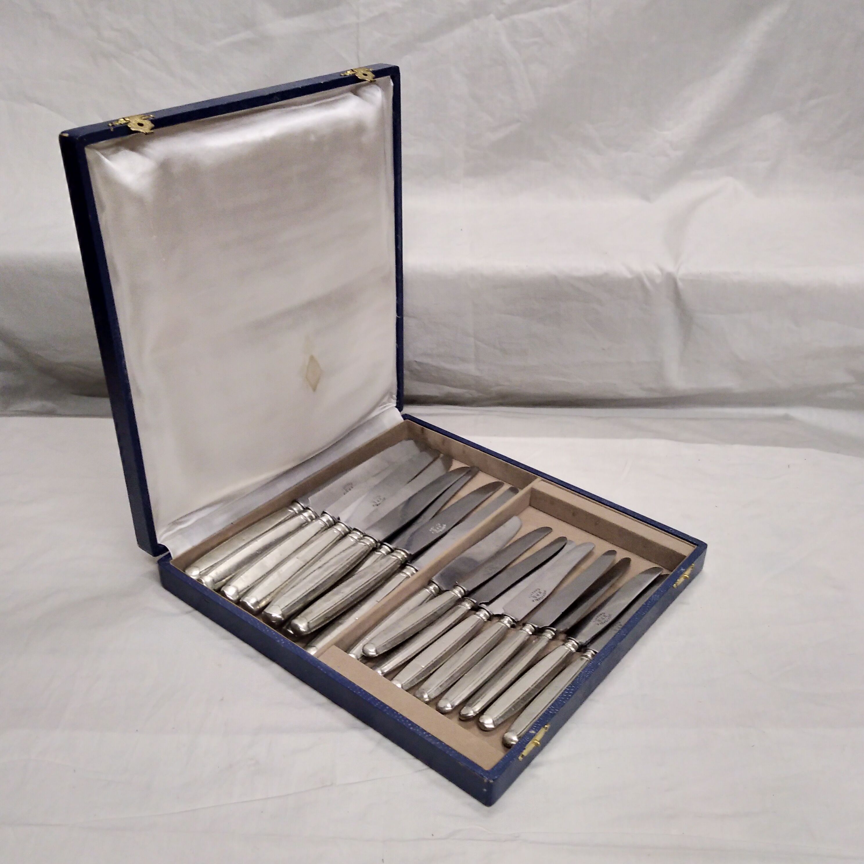 Service Table knives and dessert knives