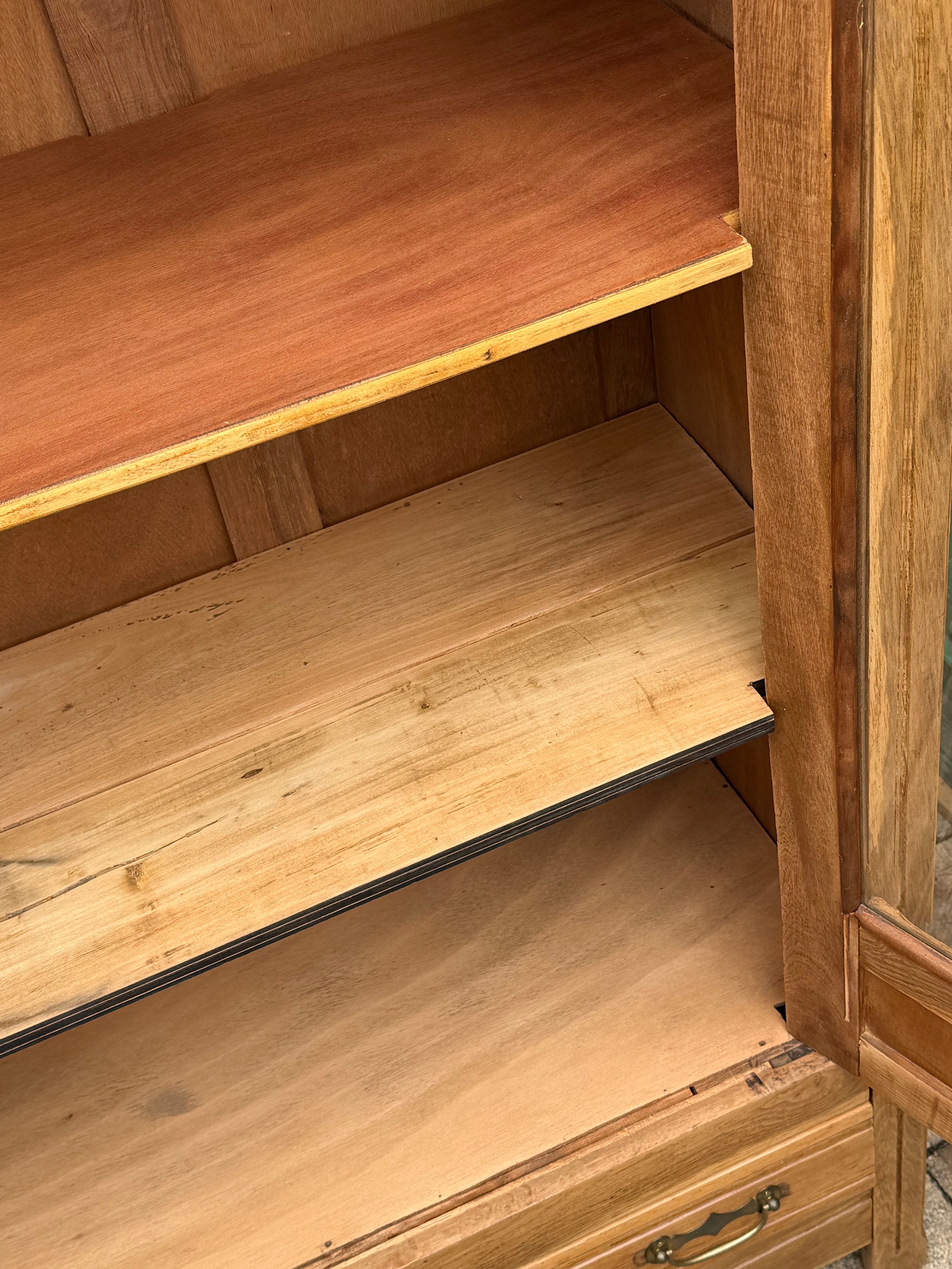 Armoire parisienne vitres biseautées chêne blond art déco 1930