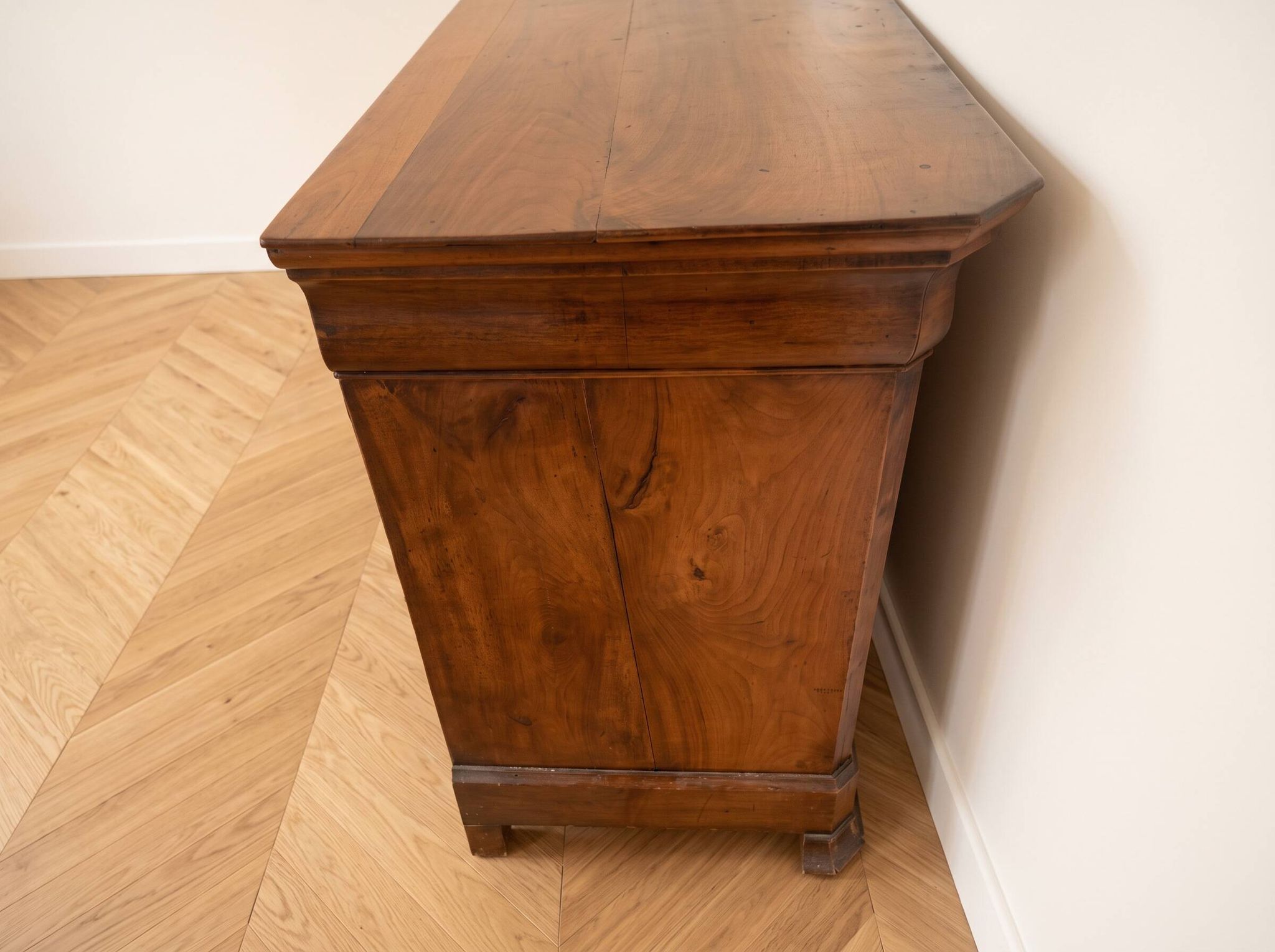 Antique solid wood chest of drawers