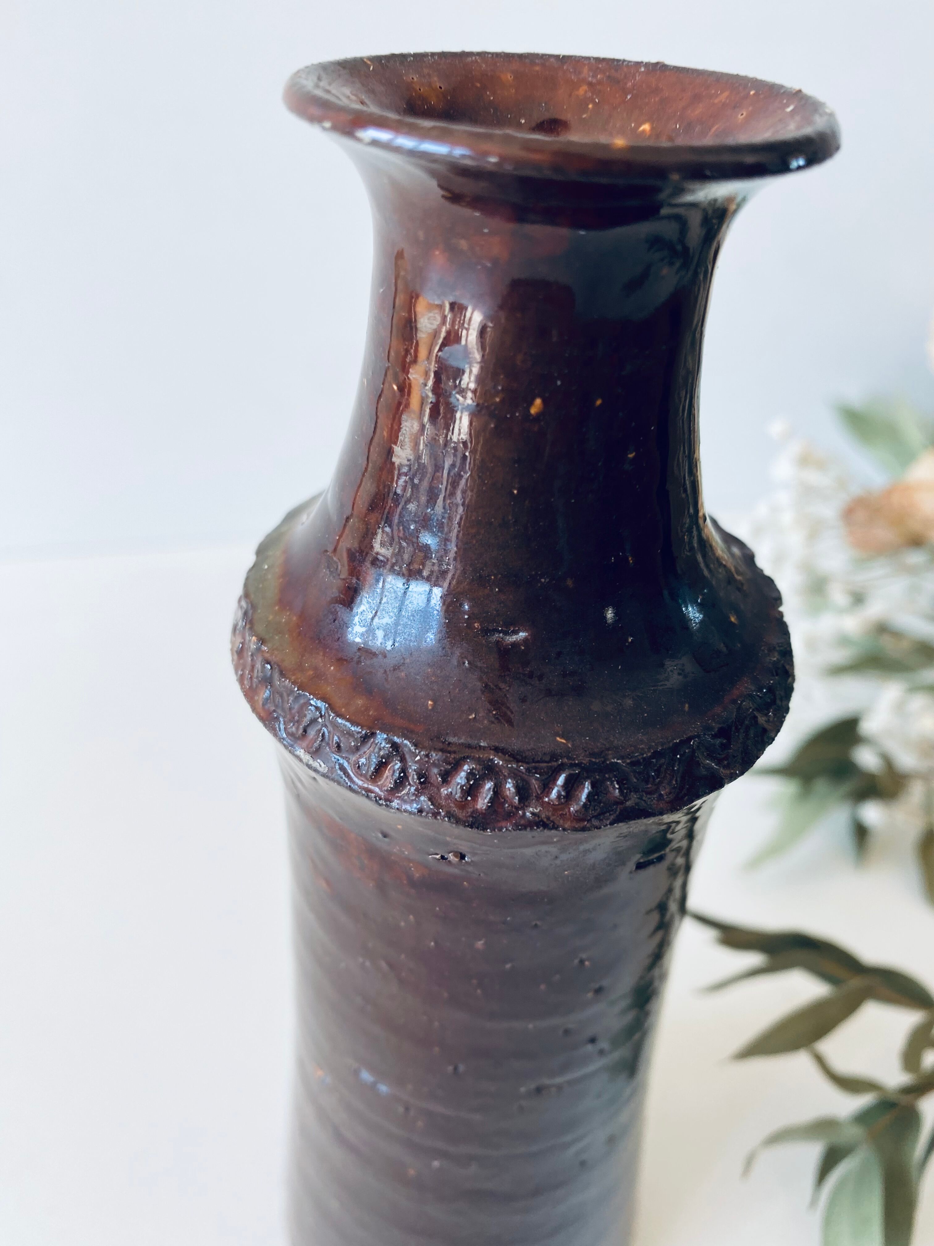 Tubular vase in glazed brown sandstone