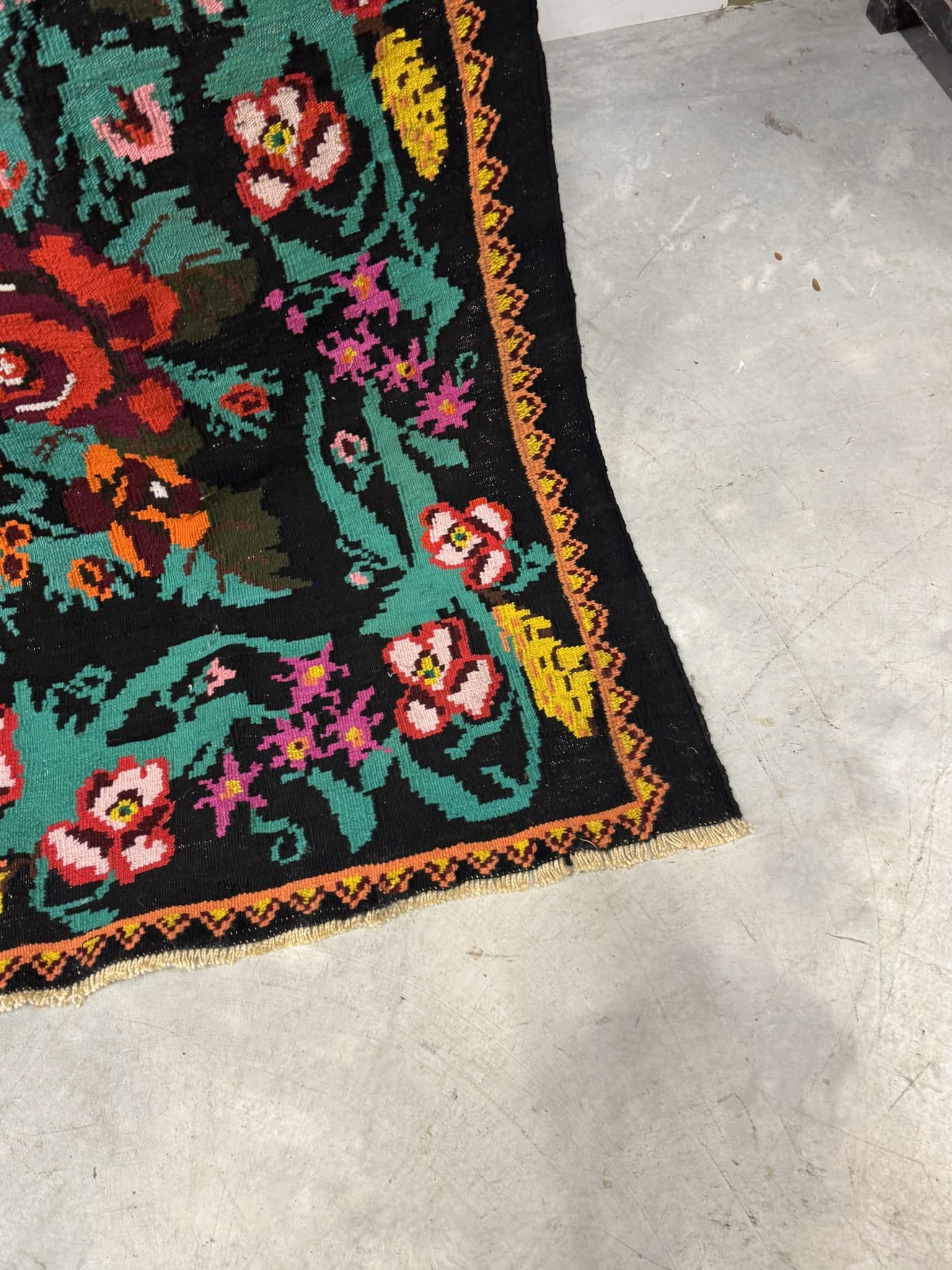 Moldovan kilim rug – 258 x 183 cm