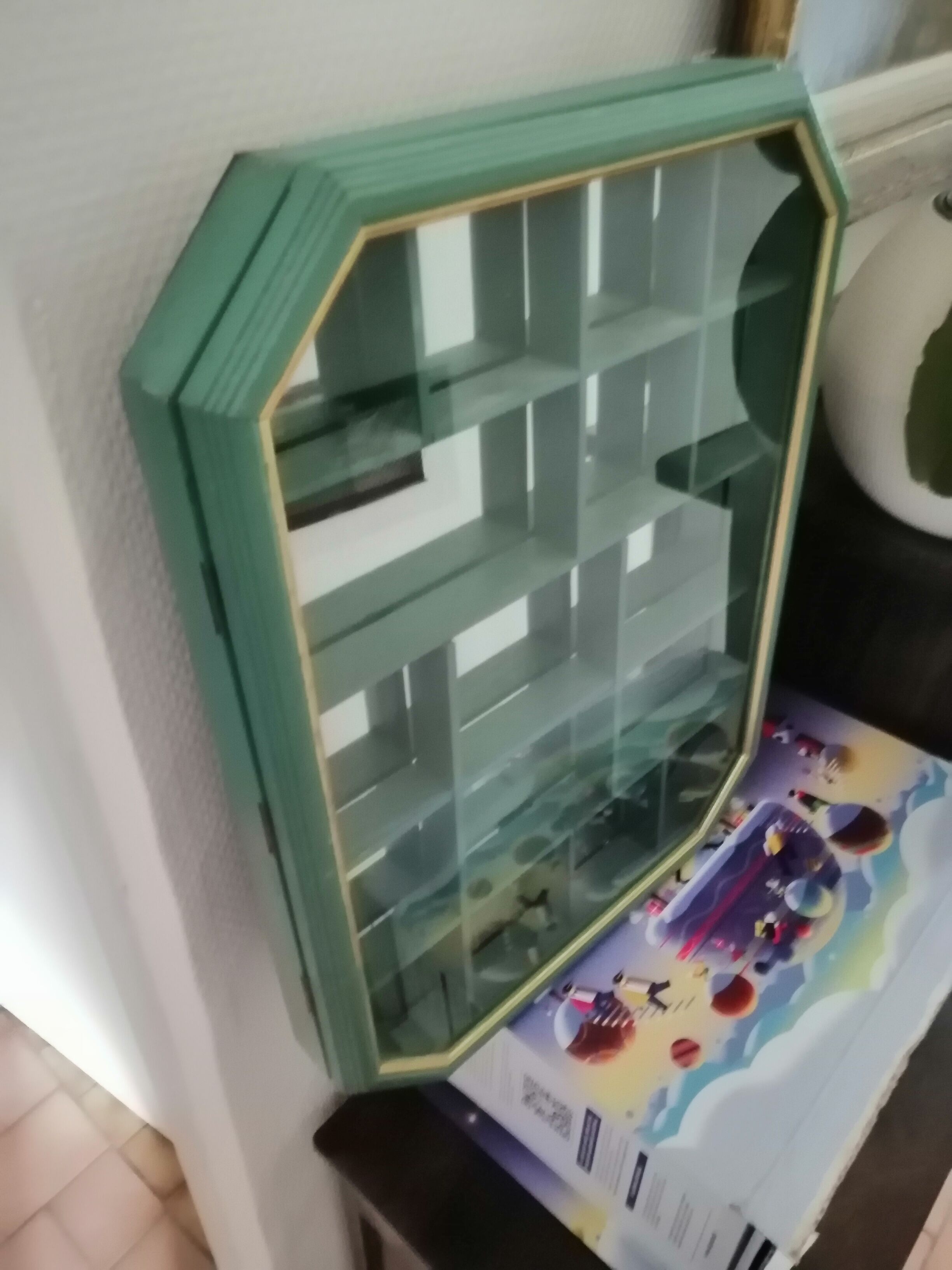 Miniature octagonal showcase