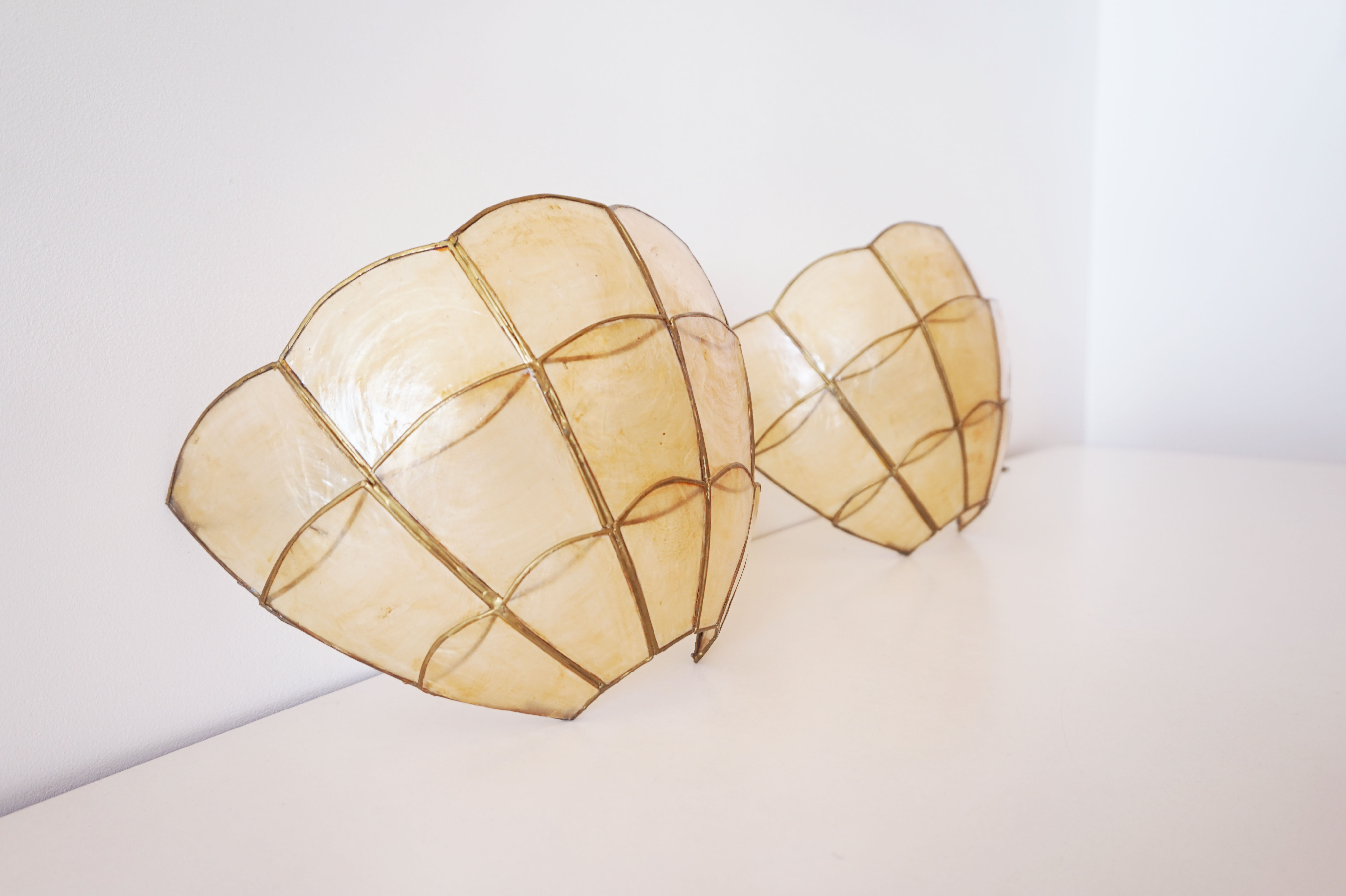 Paire d'appliques en nacre coquillage