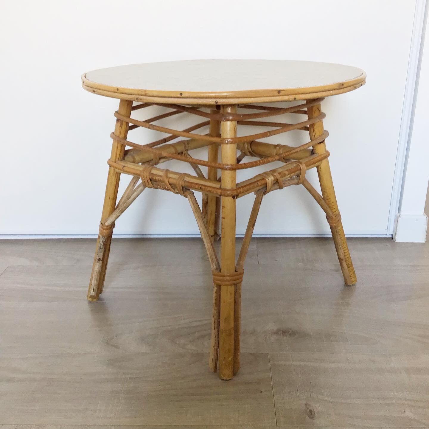 Table basse vintage ronde en rotin