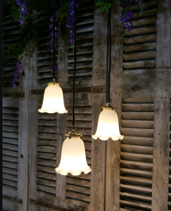 Lace opaline suspension