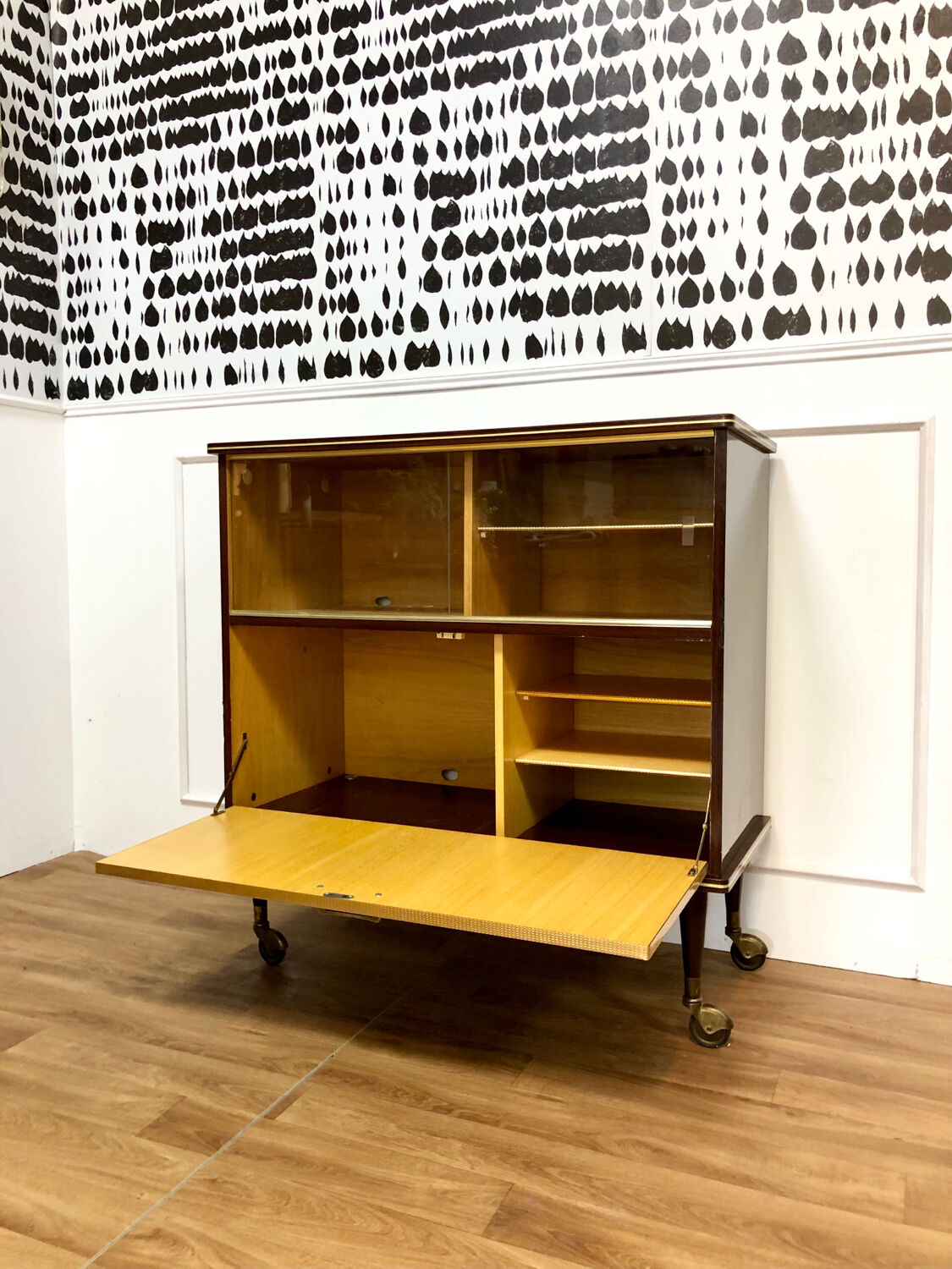 Showcase bar cabinet