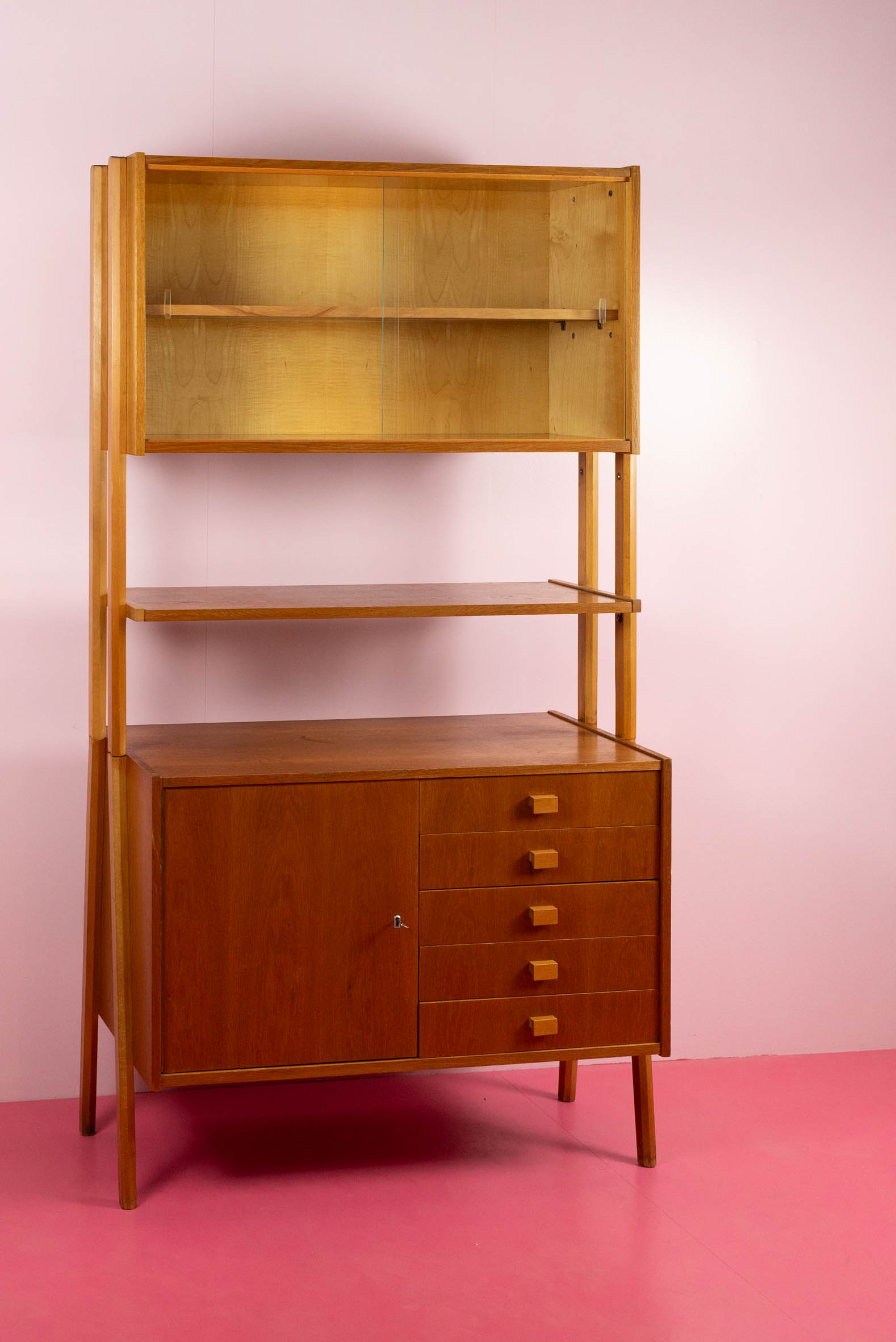 Vintage Mid Century wandkast door 'Jirak' voor 'Tatra'