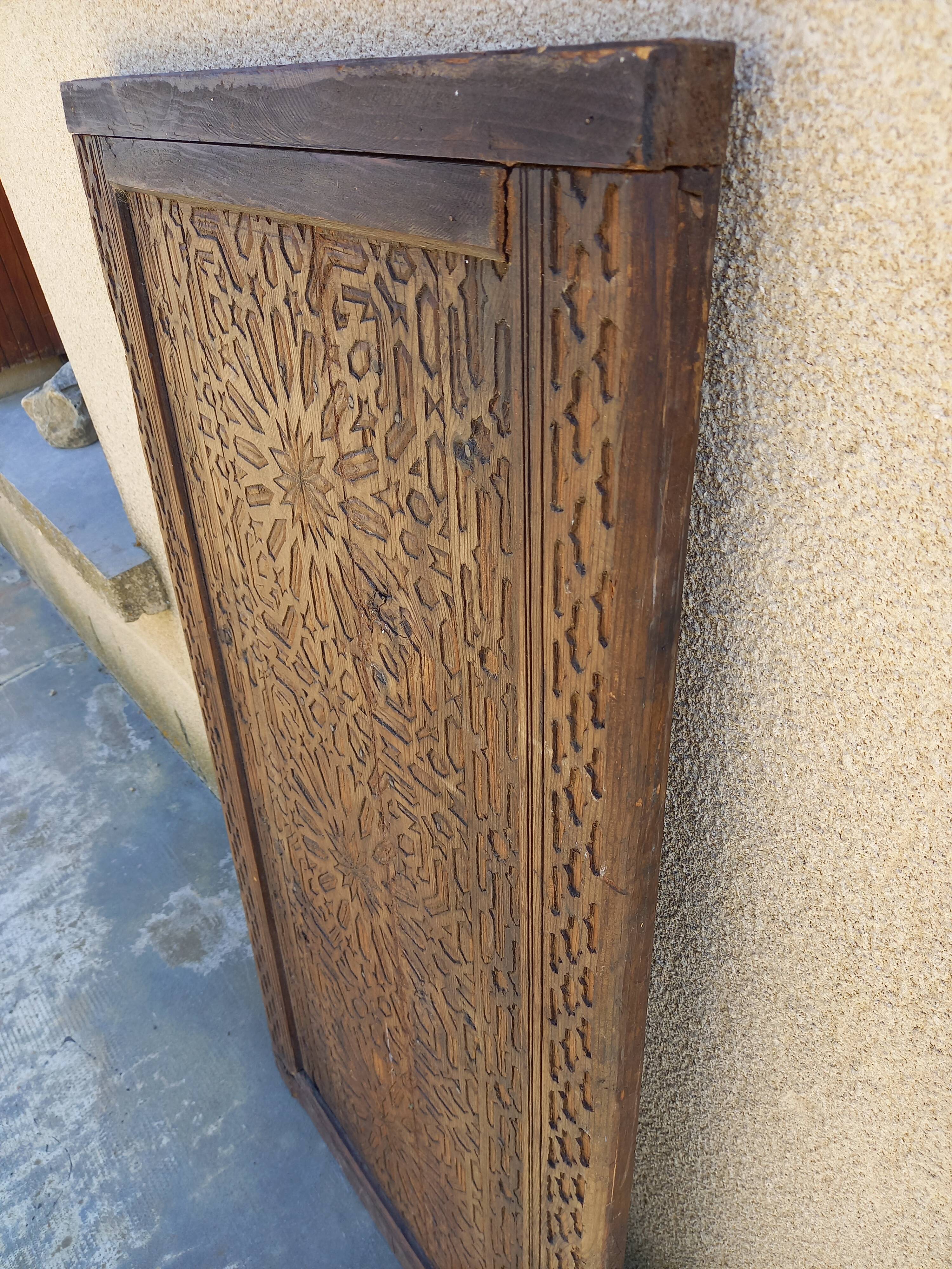 Panneau de bois sculpté ancien