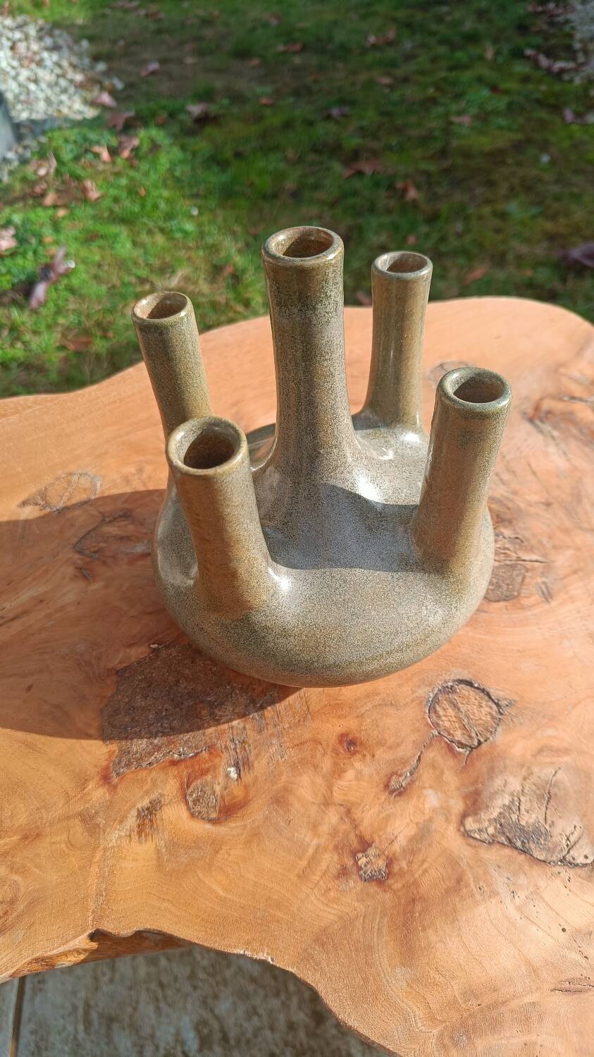 Vallauris single-flower ceramics