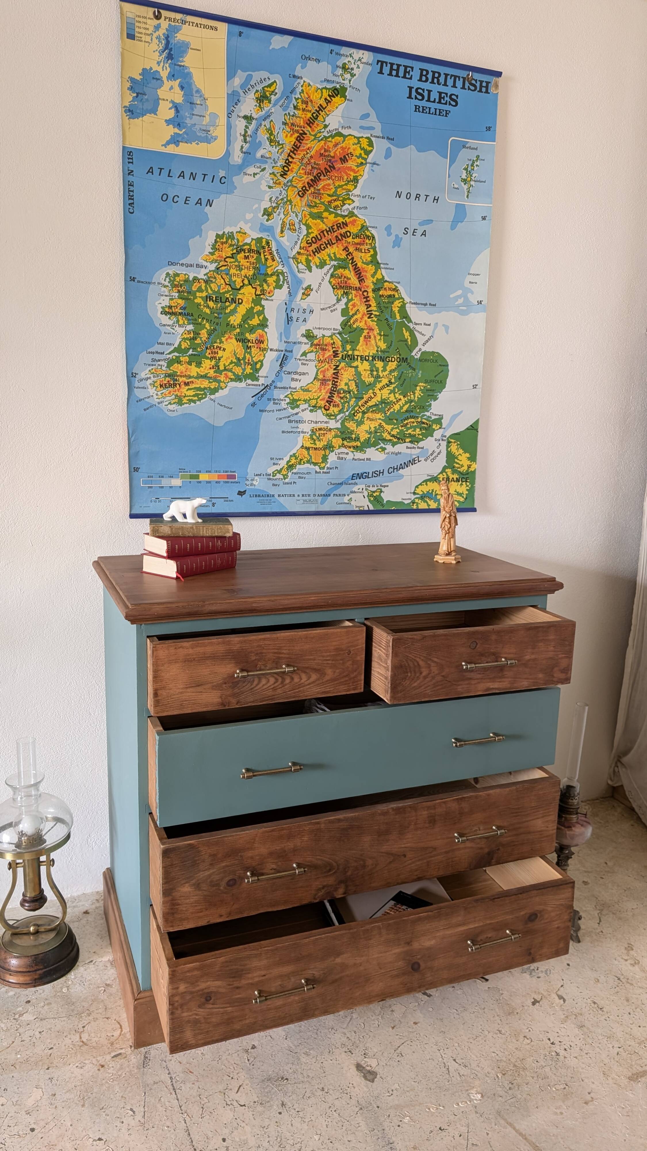 Chest of drawers with 5 drawers