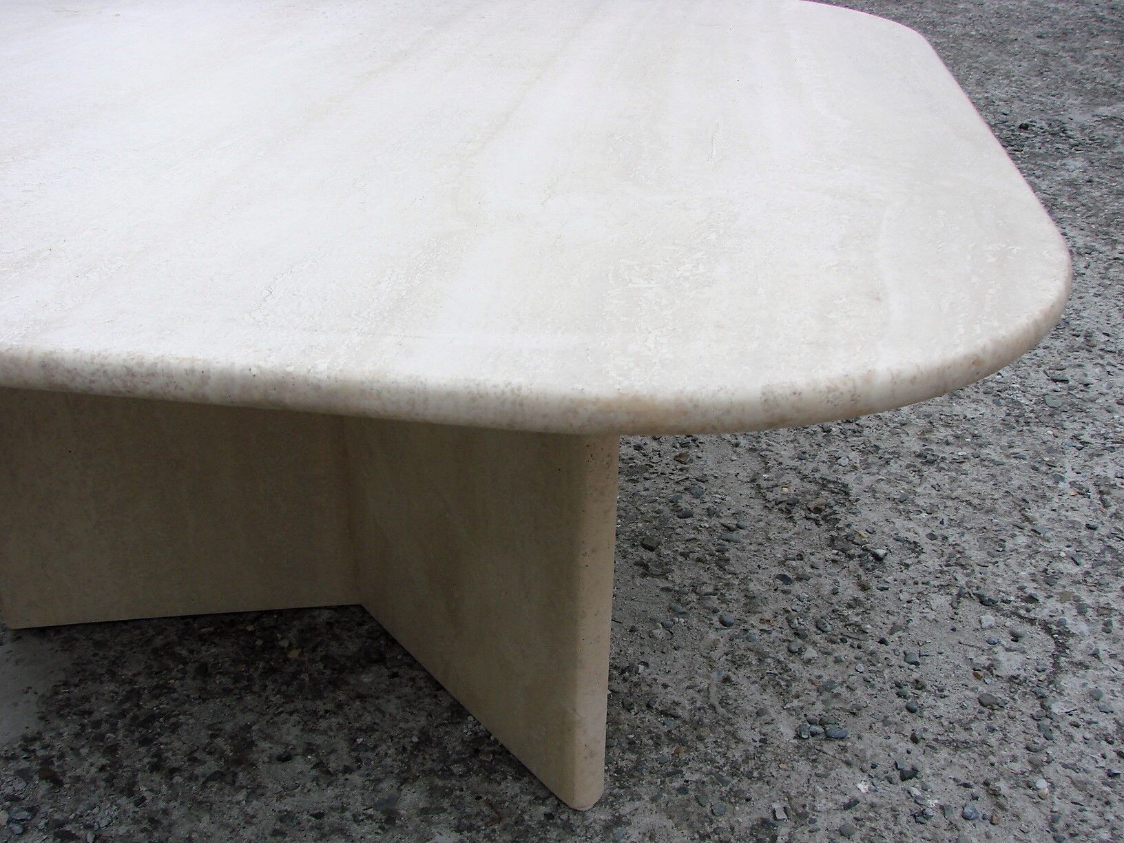 Table basse en travertin, années 1970