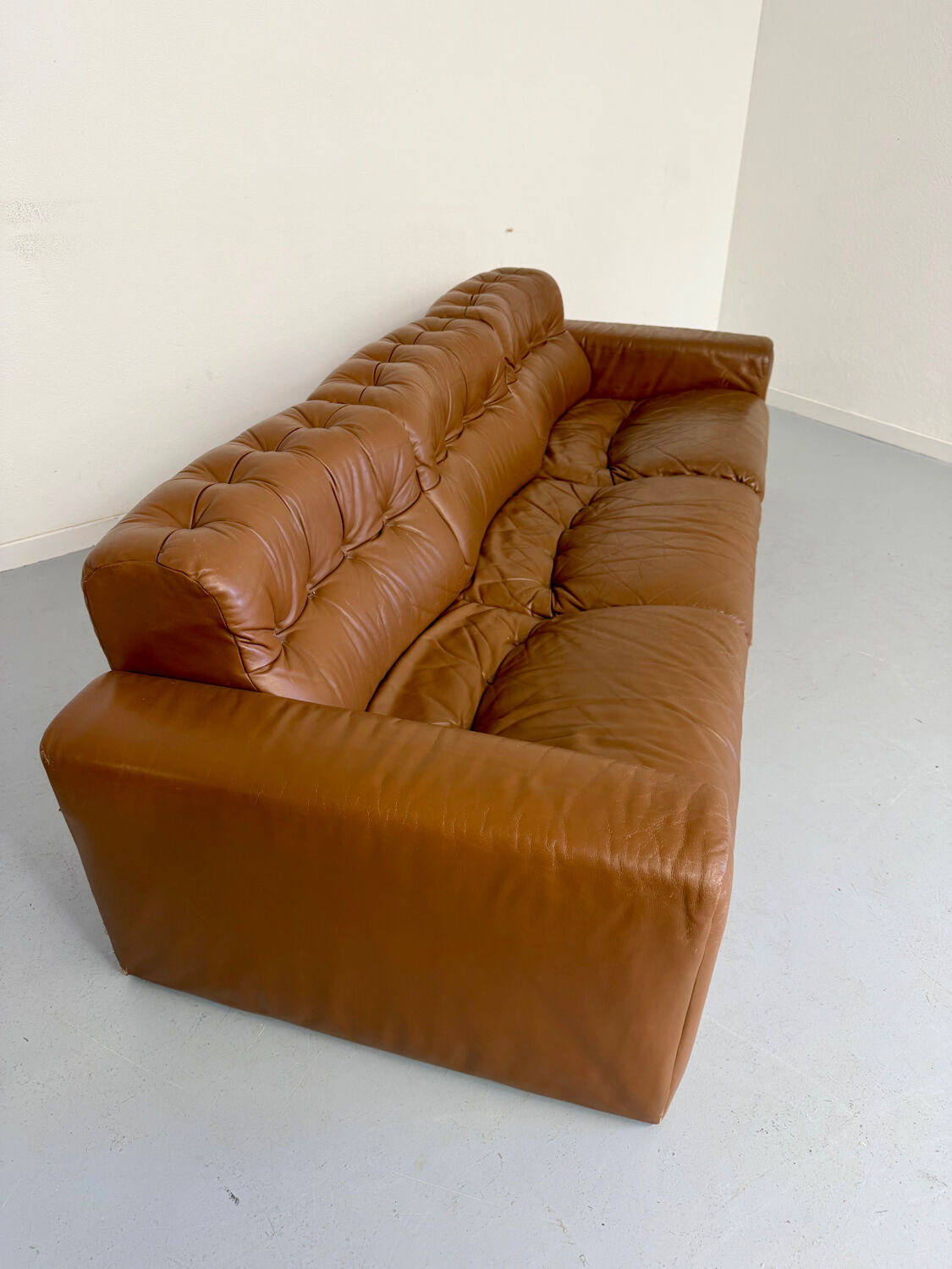 Vintage 1970s De Sede DS-40 camel leather 3-seater sofa.