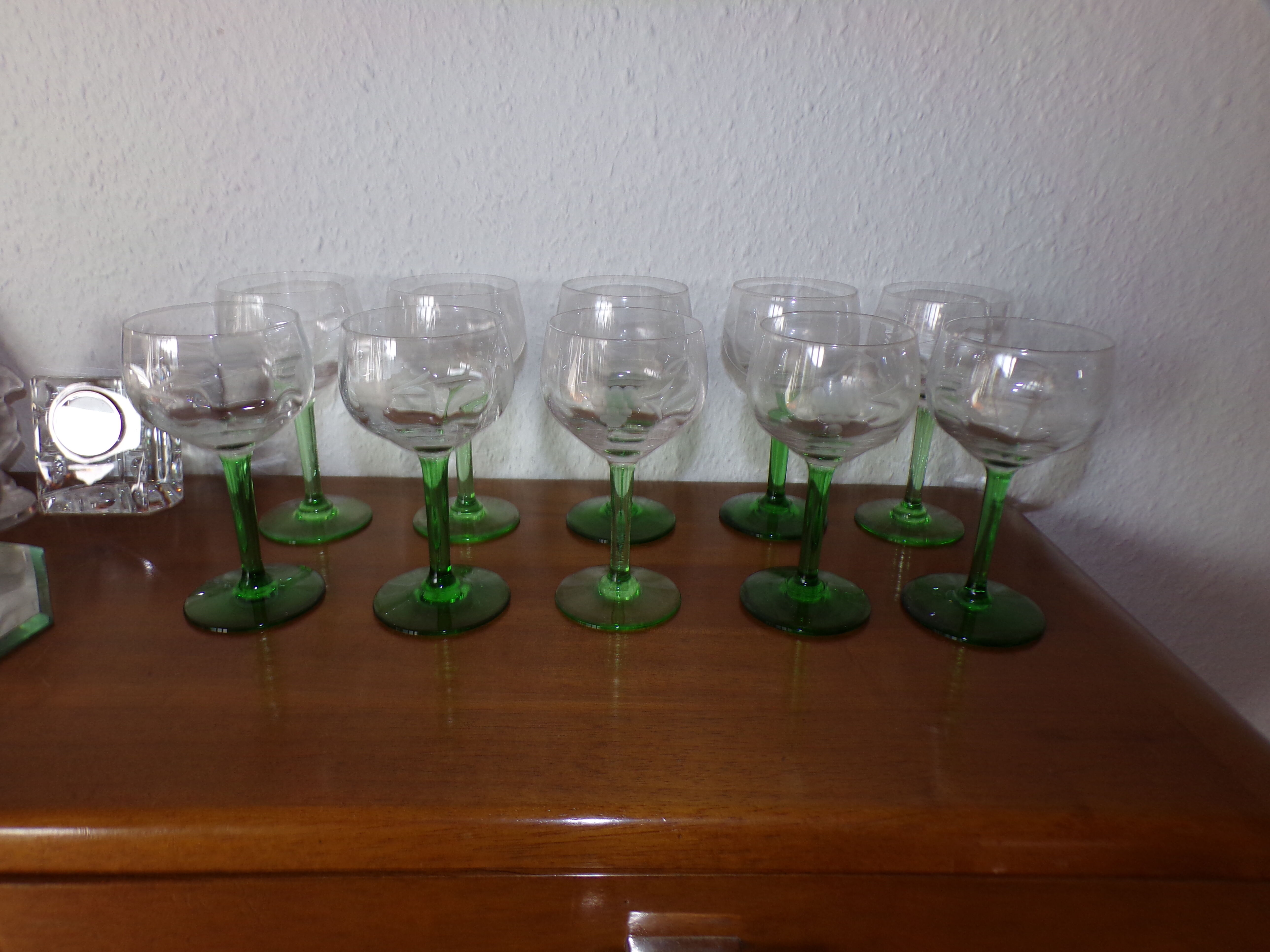 10 glasses of crystal wine engraved bunch of vintage grapes