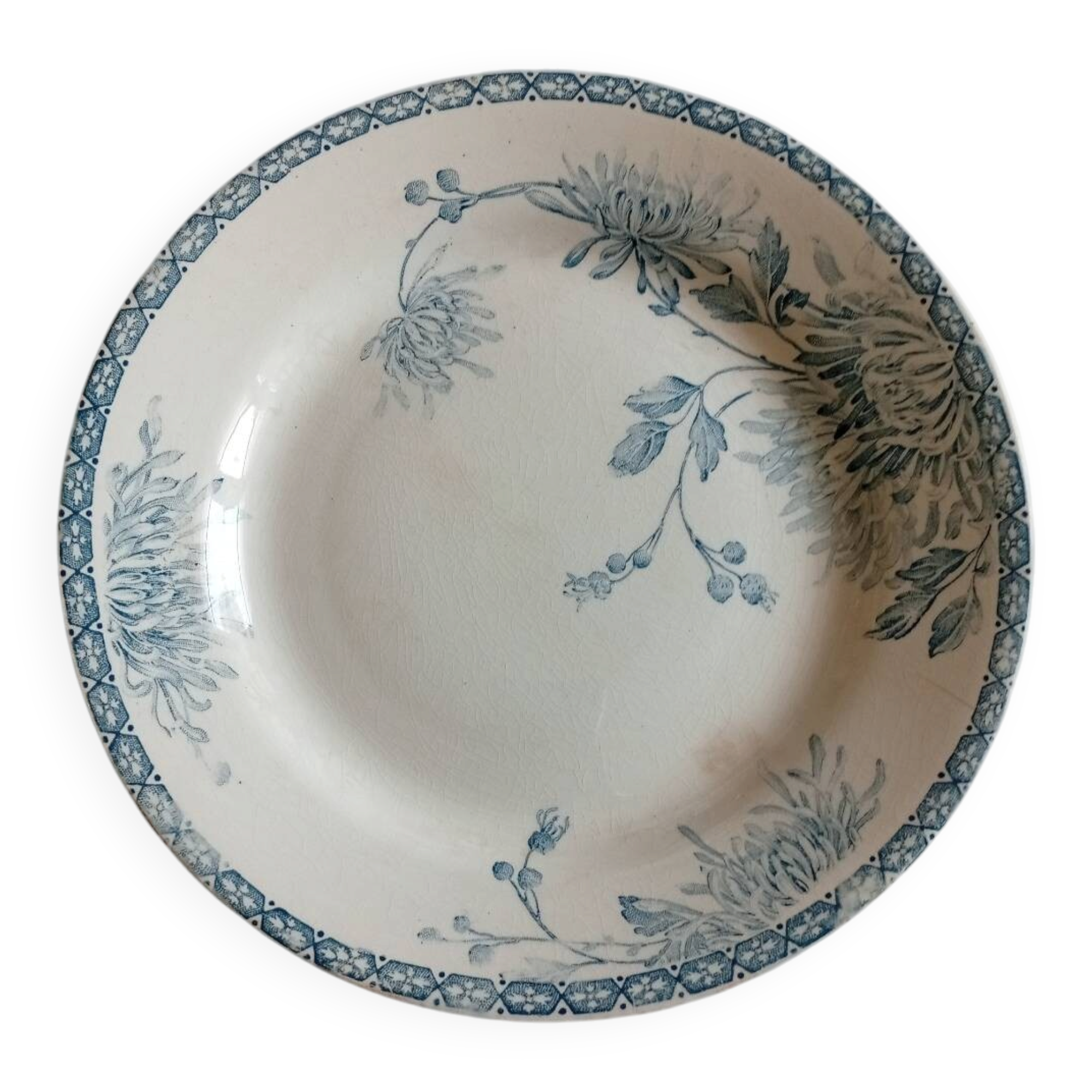Shallow dish on a foot, iron earth, Creil and Montereau late 19th century