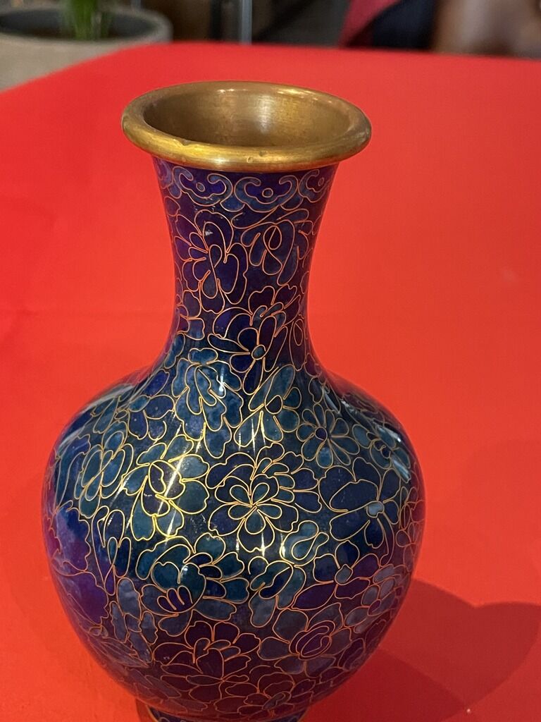 2 vases with floral decoration