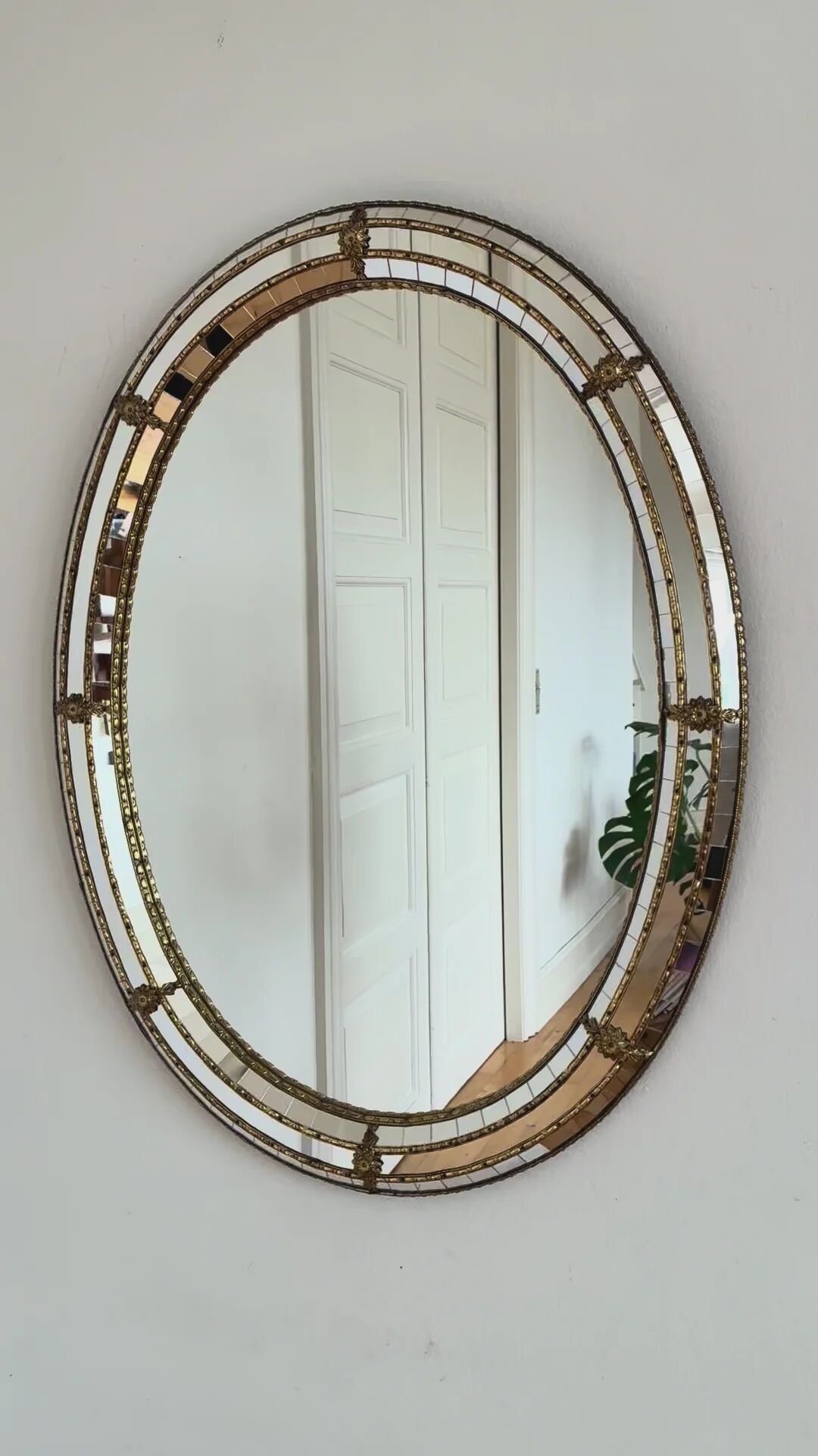 Vintage Spanish Venetian-style wall mirror, oval, brass, 1980s Hollywood Regency