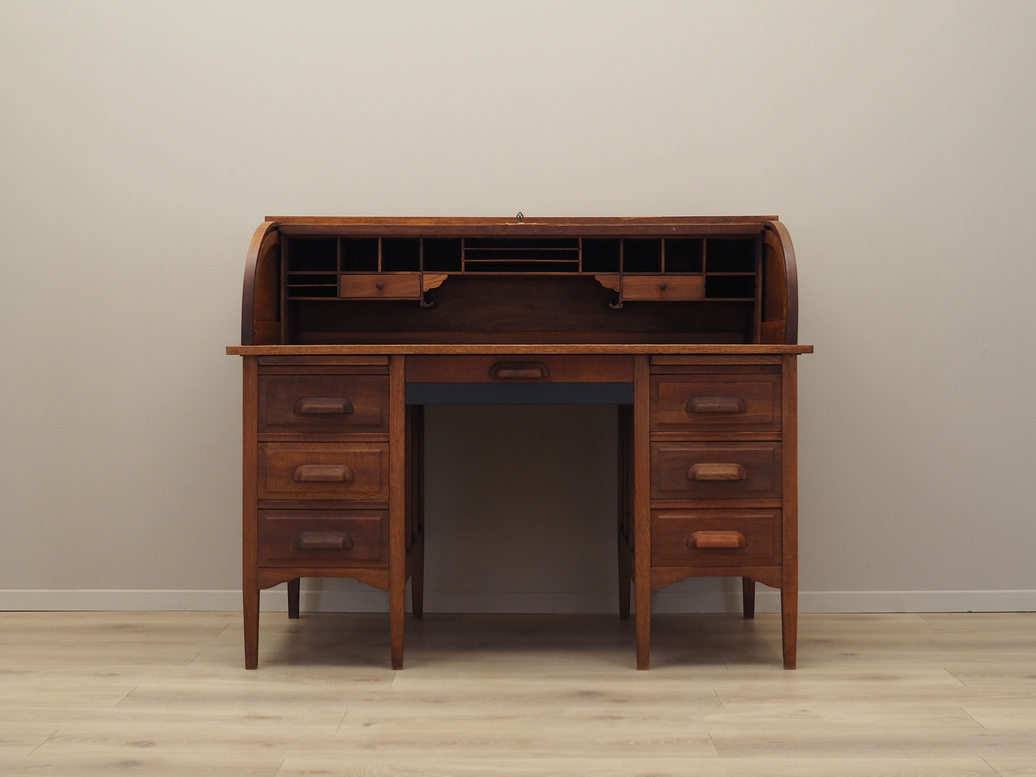 Bureau en chêne, design danois, années 1950, production: Danemark
