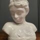 Sculpture en terre cuite émaillage blanc craquelé sujet féminin XXe