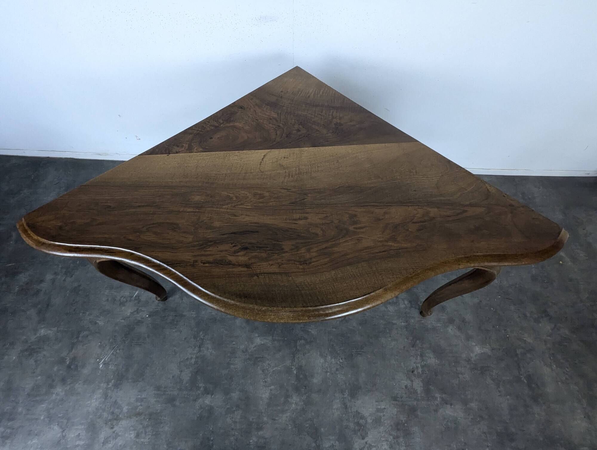 Louis XV corner table in walnut with curved legs.