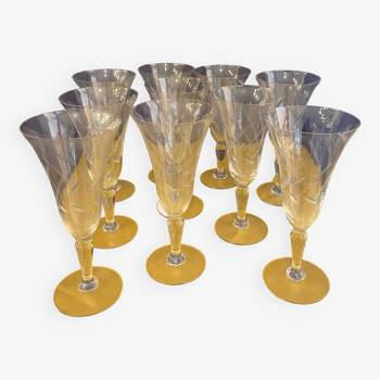 Serie de 10 flutes verres a champagne annees 50 en verre grave forme tulipee