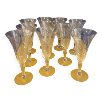 Series of 10 1950s champagne glass flutes in engraved glass tulip shape