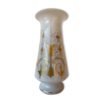 Ancient opaline vase Napoleon III gilding floral Fuchsia pattern