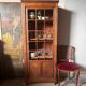 Small Parisian glass-fronted cabinet in fine oak from the late 19th century – a timeless ally for small spaces.