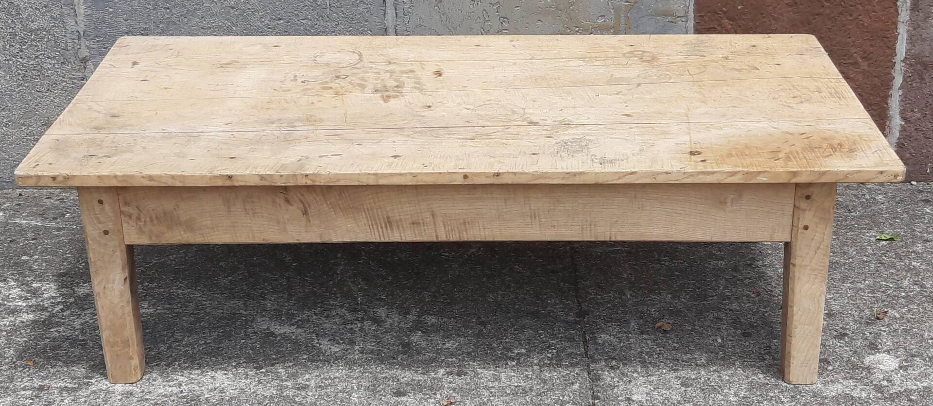 Oak coffee table. (150x73cm)