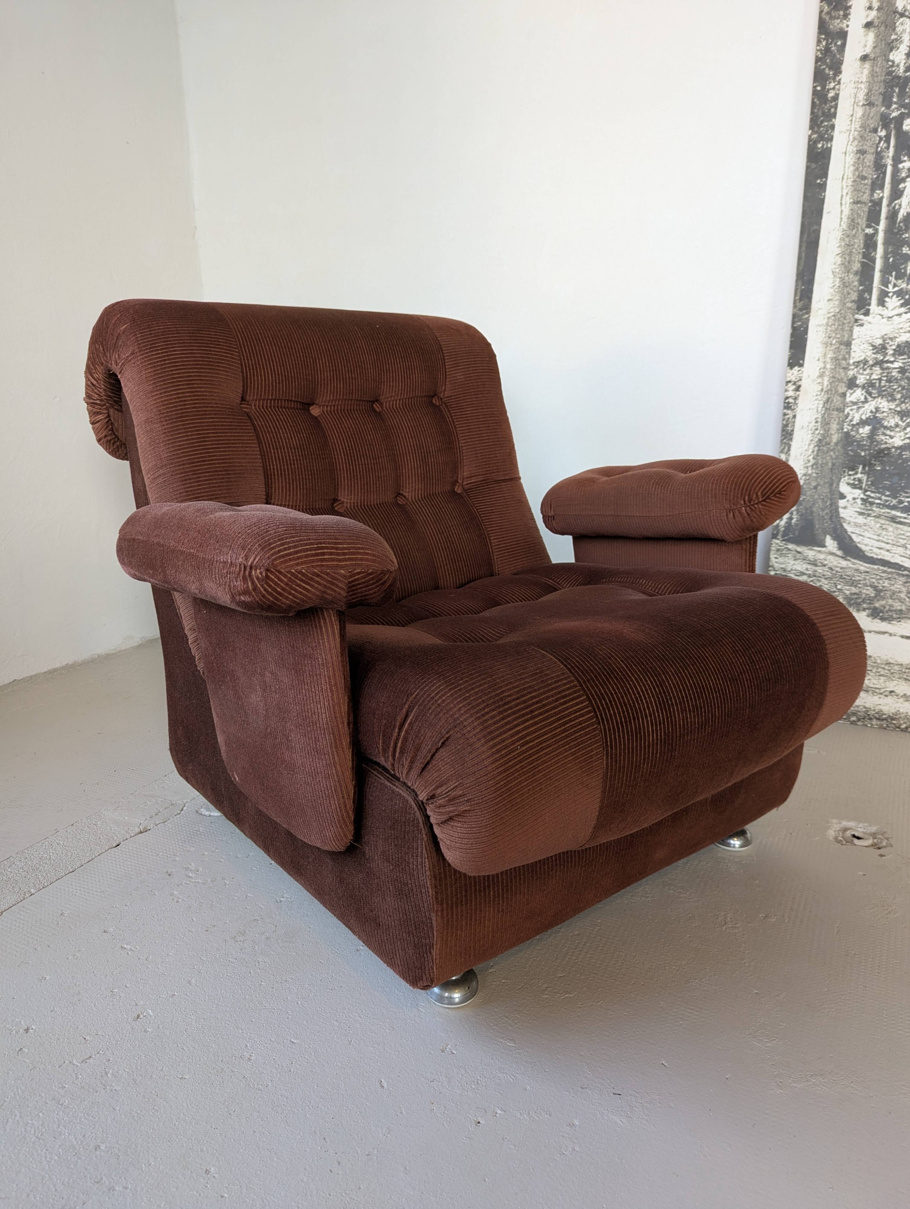 Fauteuil space age,en velours côtelé des années 70