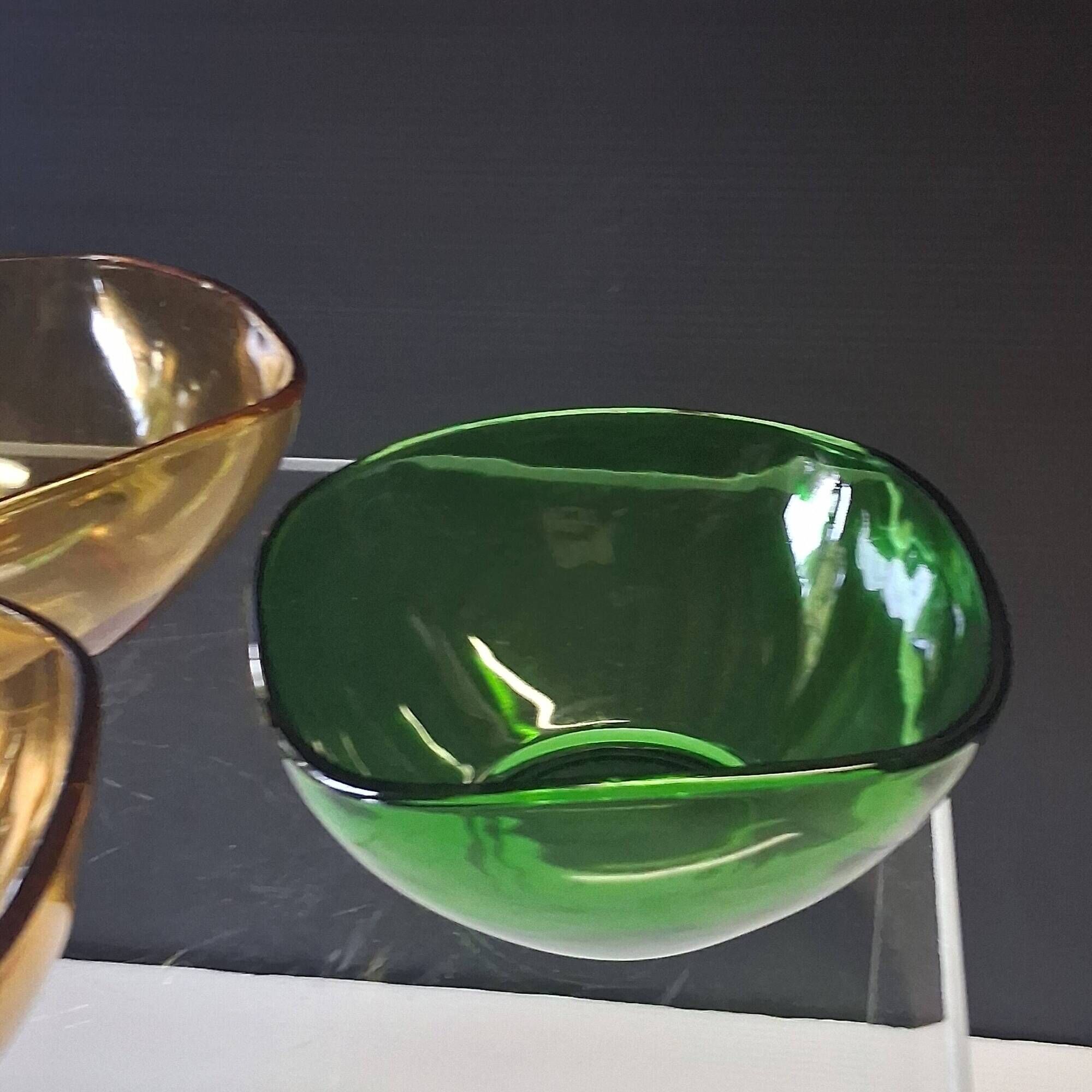 Set of 4 coloured glass bowls / ramekins from Duralex in very good condition.