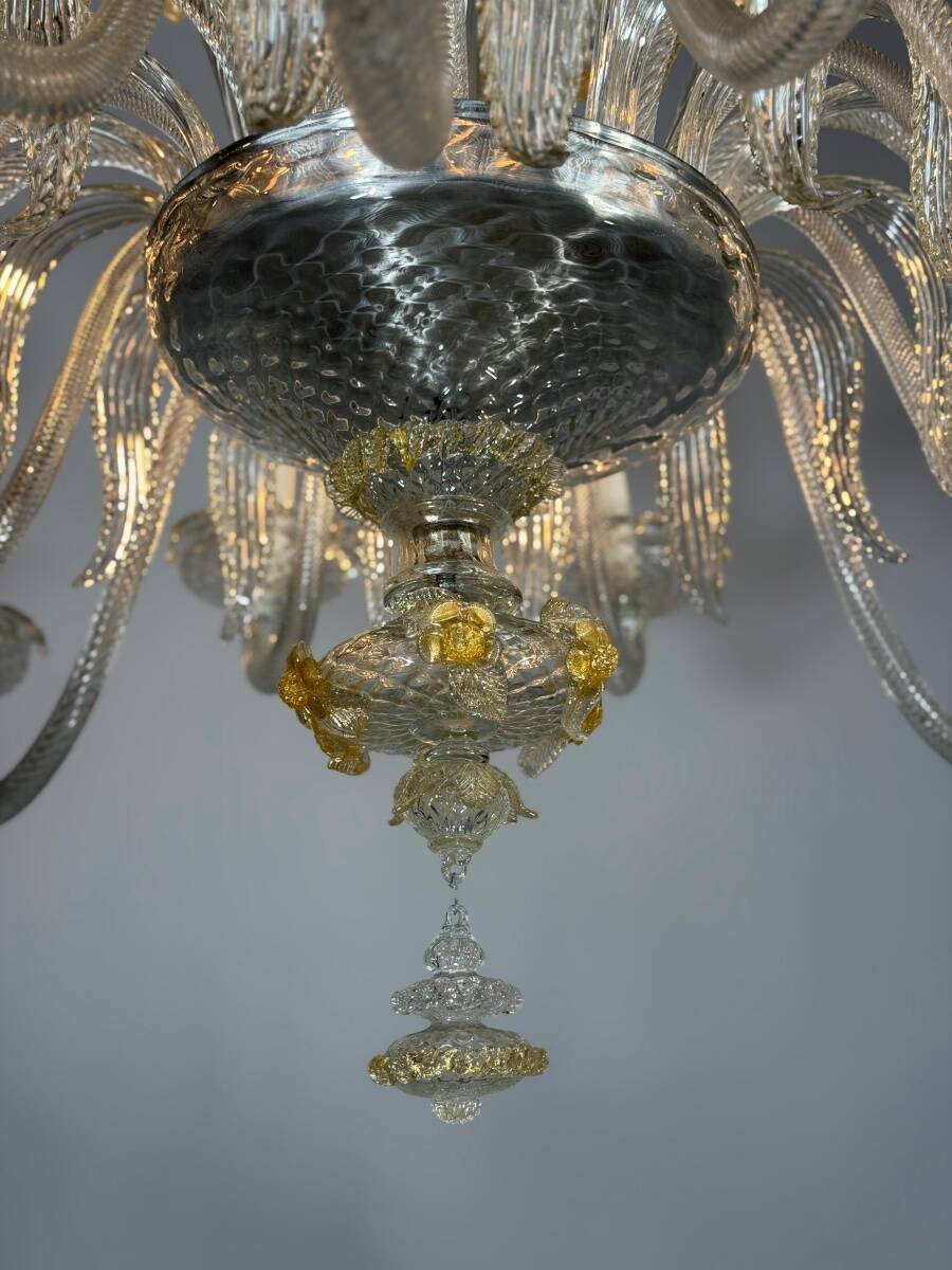 Venetian chandelier in gilded Murano glass, 24 light sources, three tiers, circa 1940.