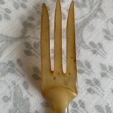 Salad servers in horn and chiseled metal 1920s