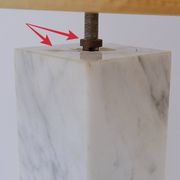 Lampe de table vintage en marbre avec nouvel abat-jour en raphia
