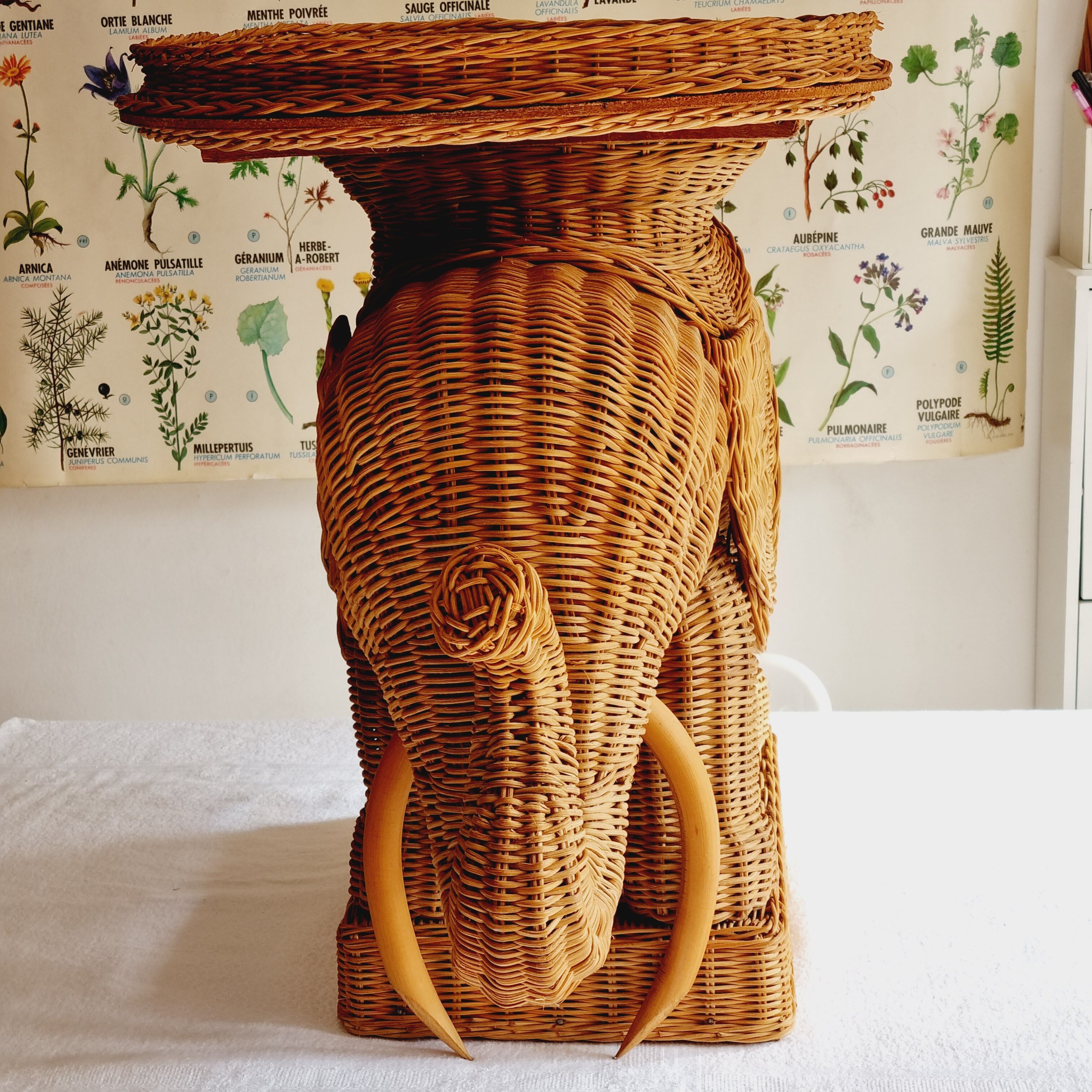 Side table or end of elephant sofa in wicker and rattan 70'