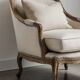 Fauteuil classique en bois massif
