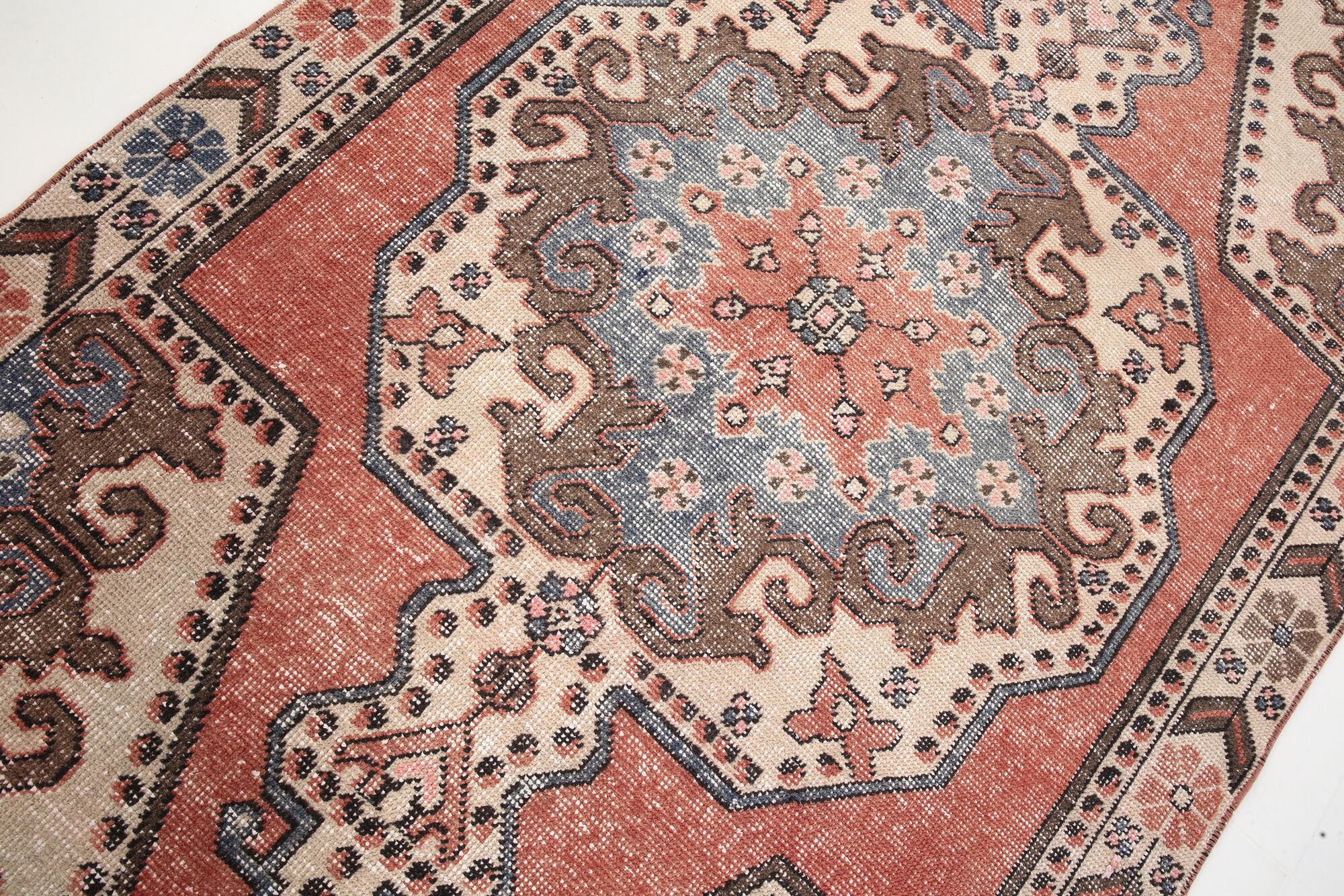 4x7 red & beige vintage rug, 122x207cm