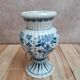 Petit vase vintage style Delft bleu blanc sur piédouche