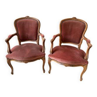 Paire de fauteuils bergeres style louis xv avec accoudoirs velours rose