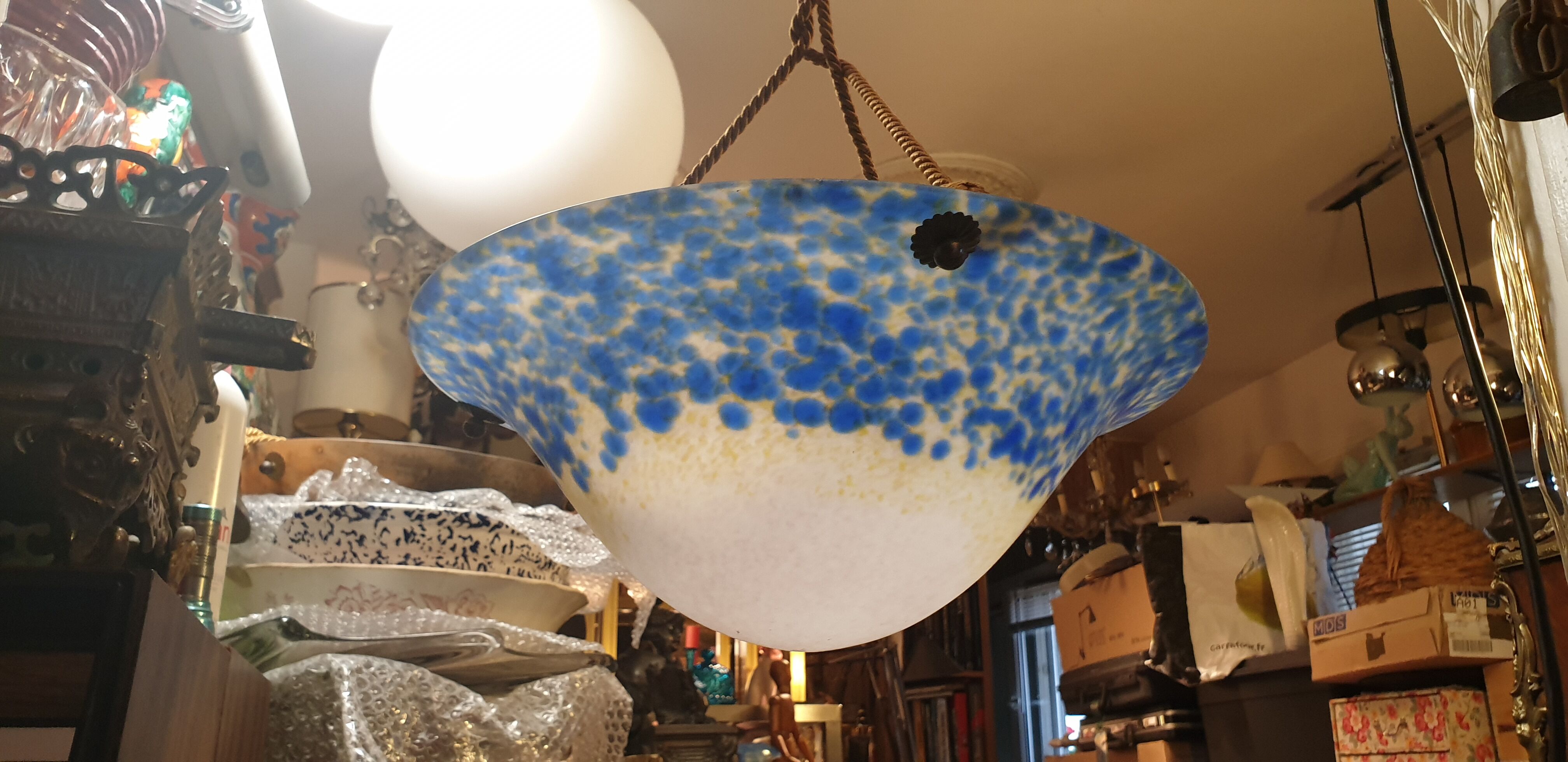 Speckled suspension glass paste