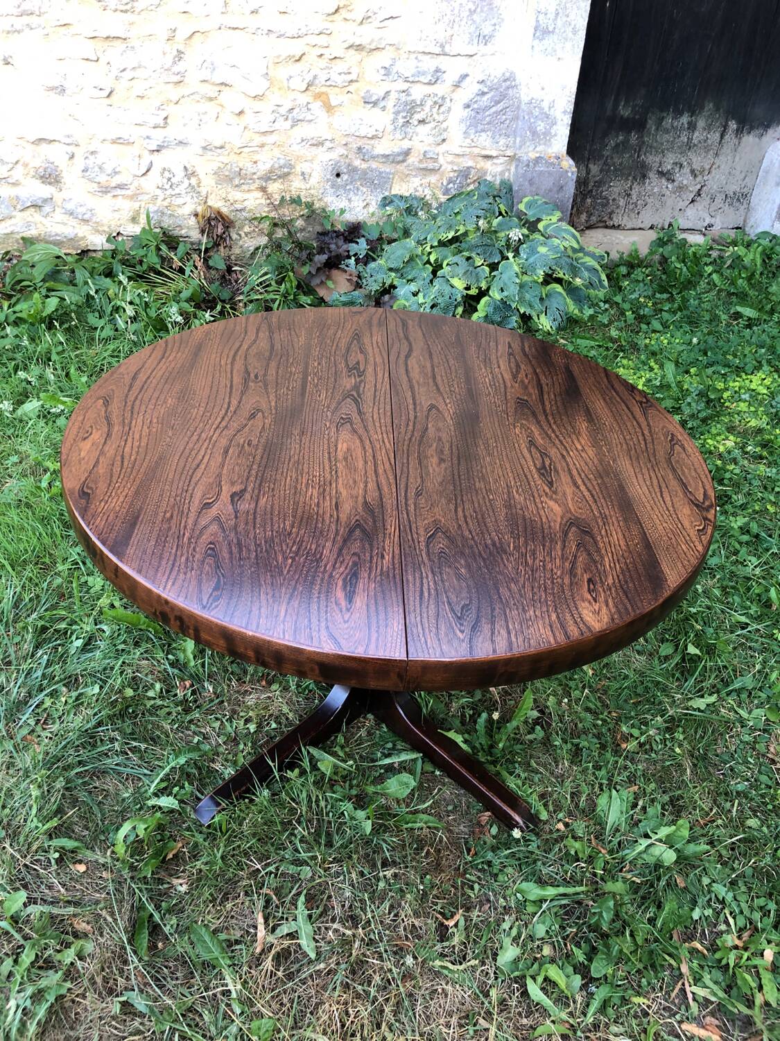 Baumann round extendable table