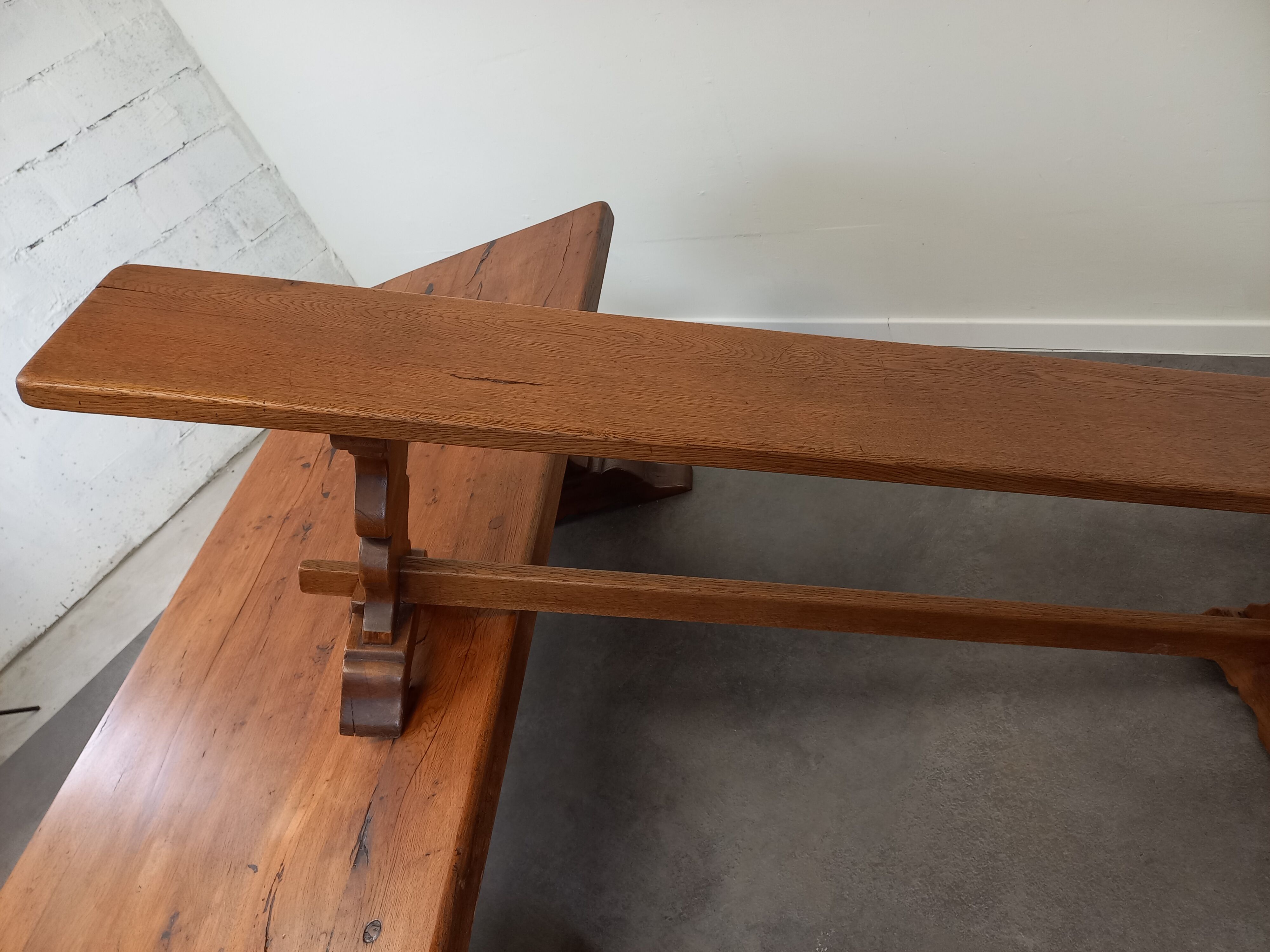 Farmhouse table and its 2 benches