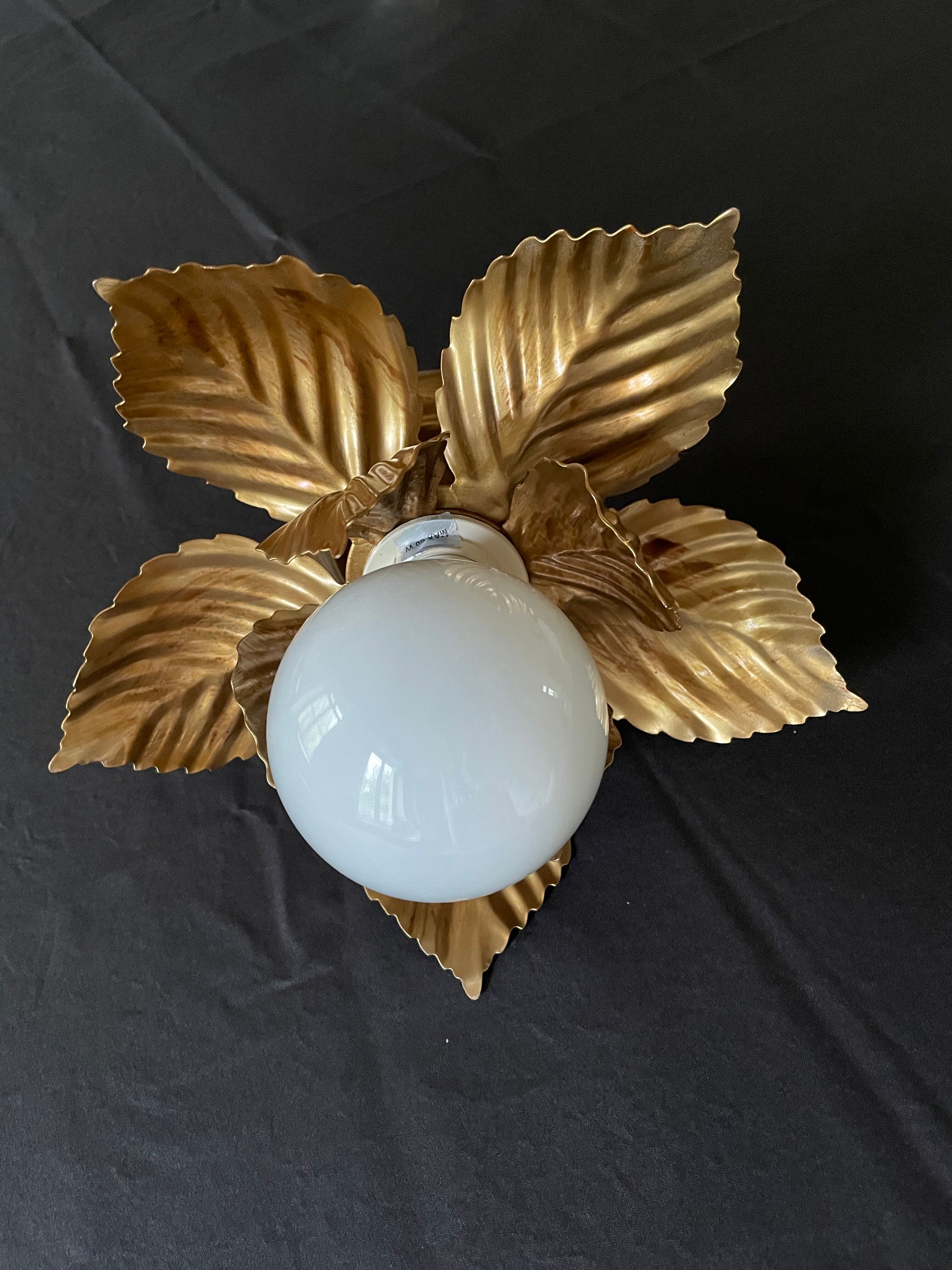 Wall lamp or ceiling lamp golden flower