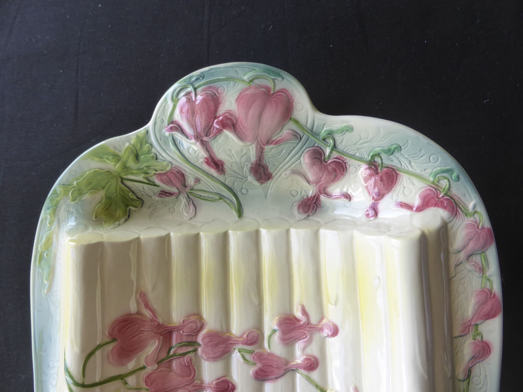 Old asparagus dish in slurry Saint Clément Art Nouveau