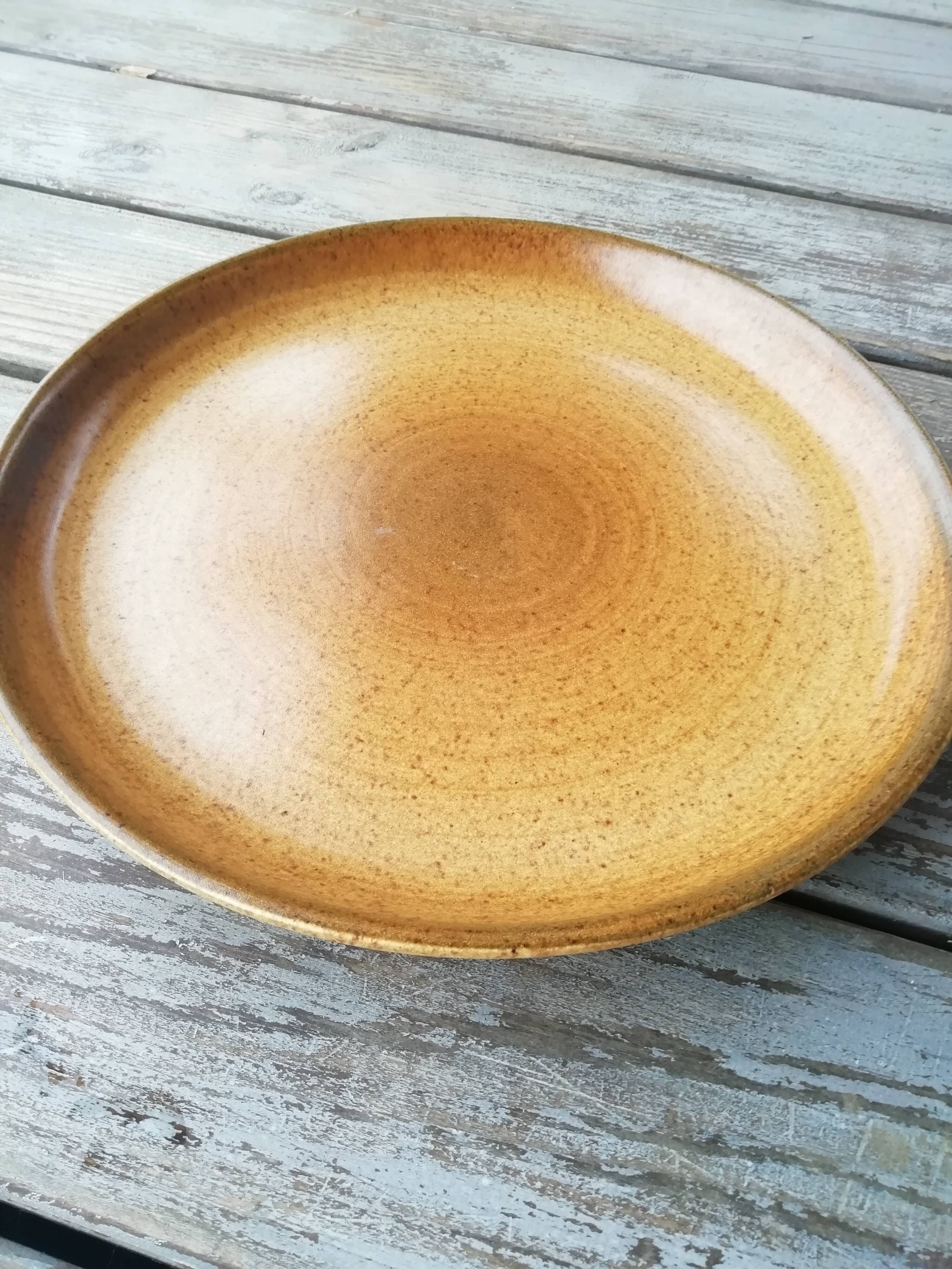 Sandstone pie dish