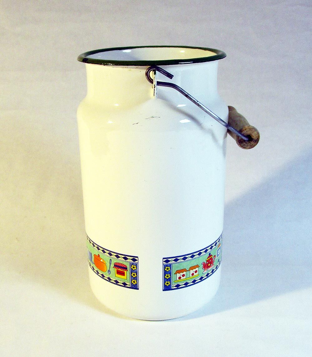 Enamelled metal pot