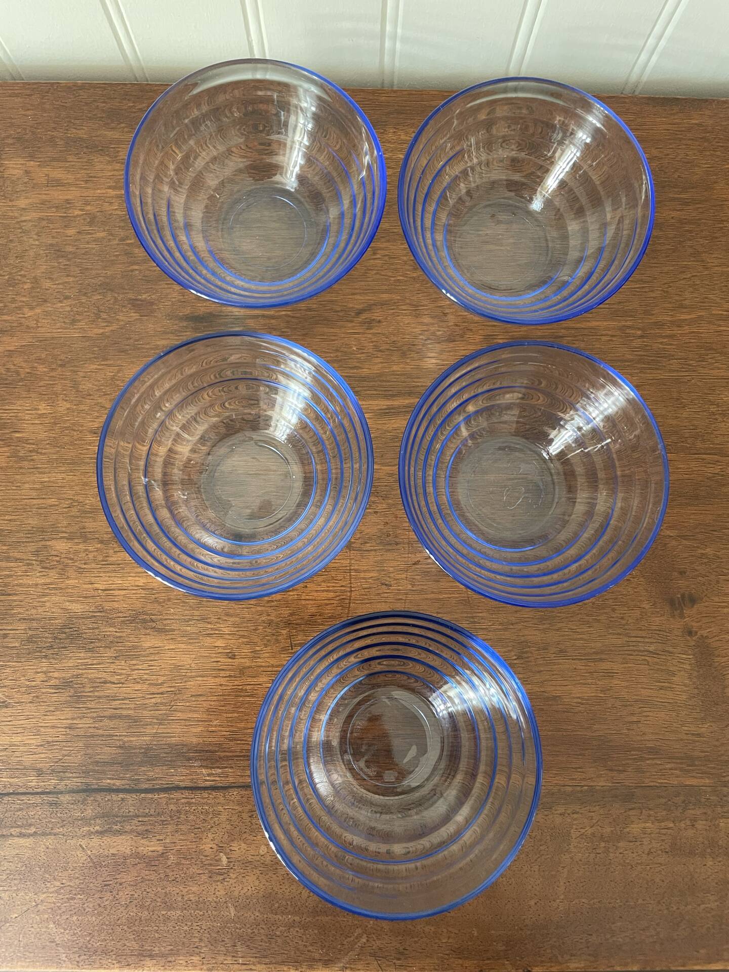 Lot 5 bols en verre bleu Bormioli Rocco