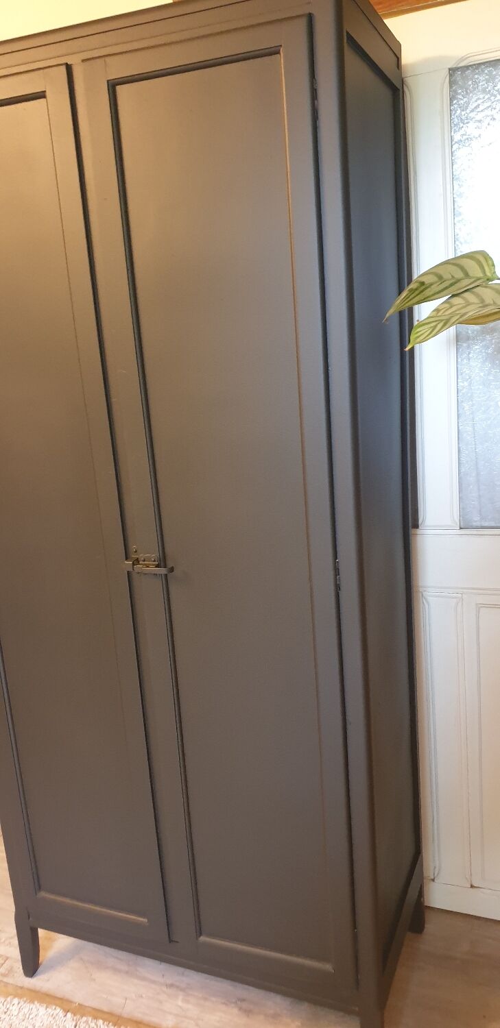 Parisian kitchen cabinet