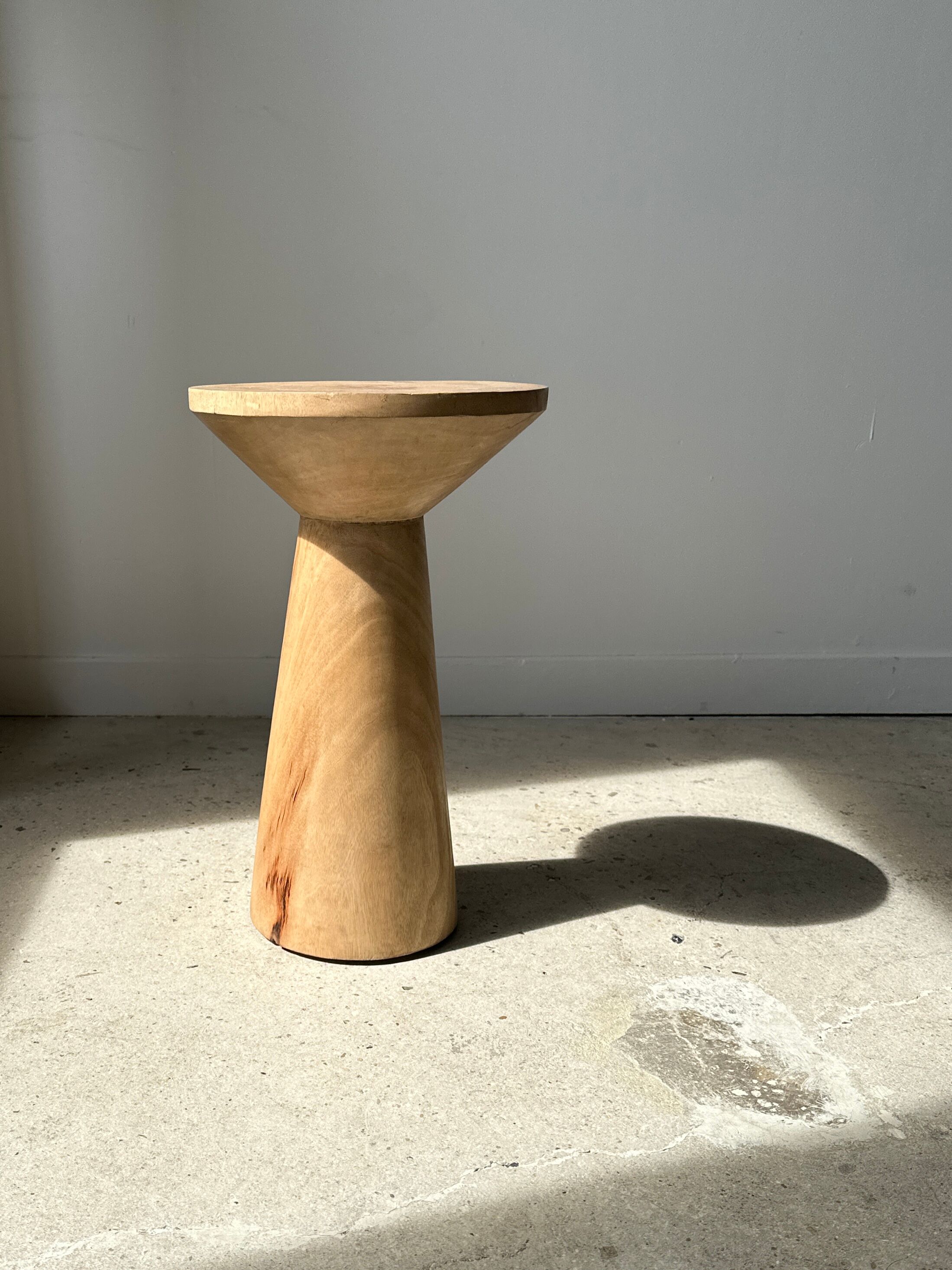 Side table, end of sofa in natural mango monoxyl conical tray H:50cm