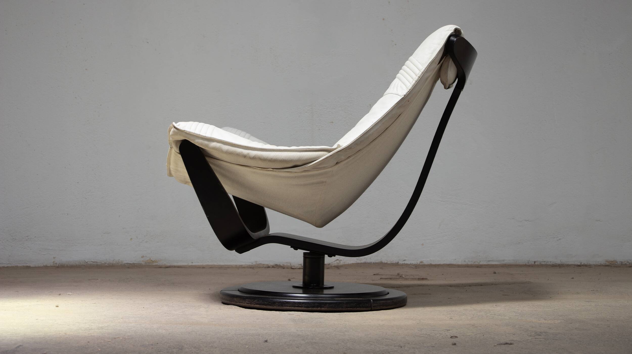 Lounge chair Flight High by Okamura and Marquardsen Nelo edition