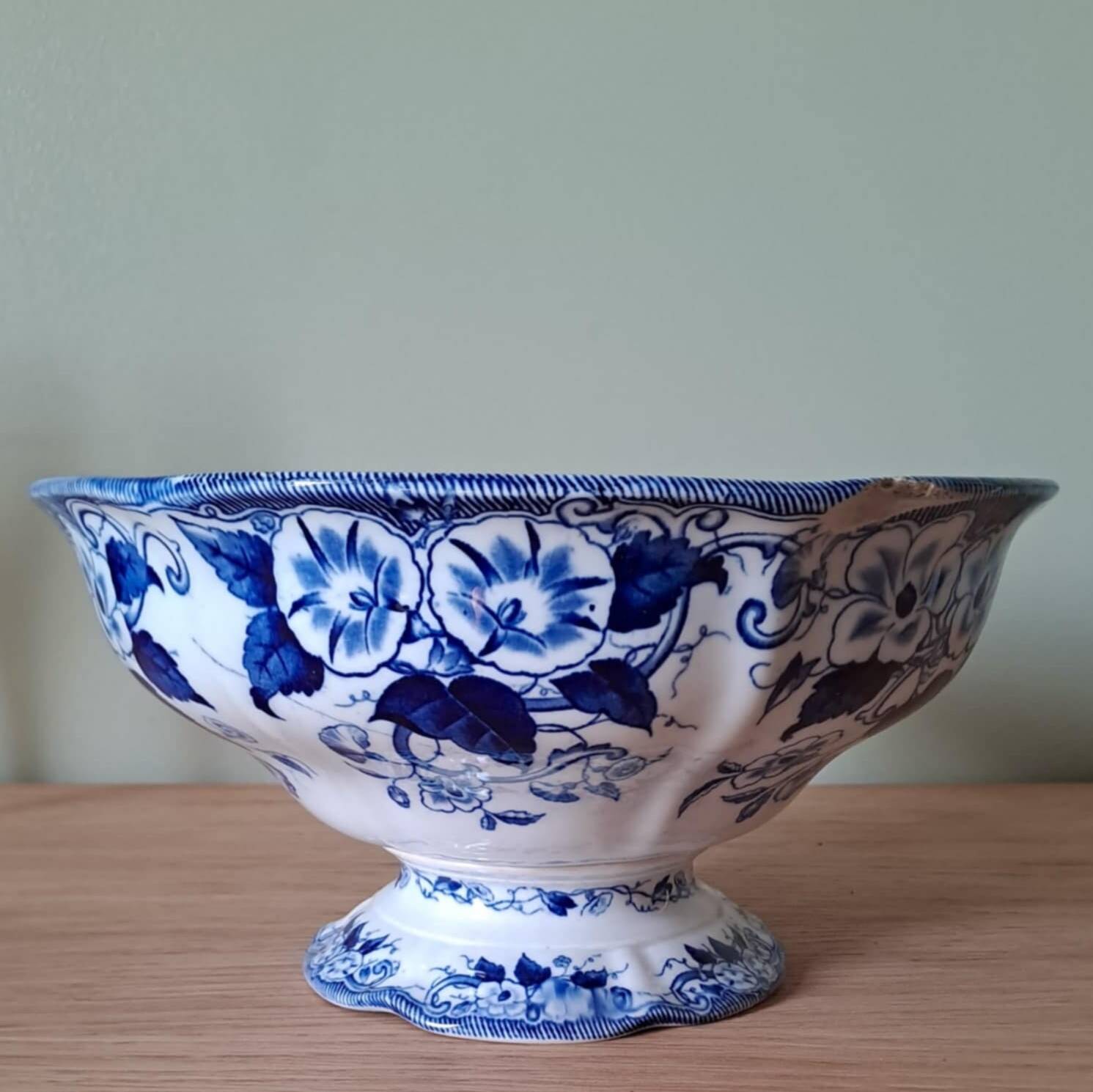 Fruit bowl in Creil Montereau ironstone